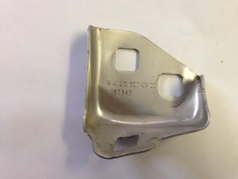 Кронштейн бампера Mercedes-Benz E-klasse 2016-2020 A2136202900 W213, передний правый