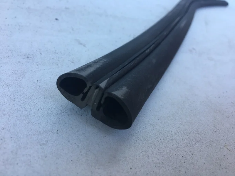 Уплотнитель двери Mercedes-Benz Cla-Klasse 2013-2019 A1177300105 C117, задний левый