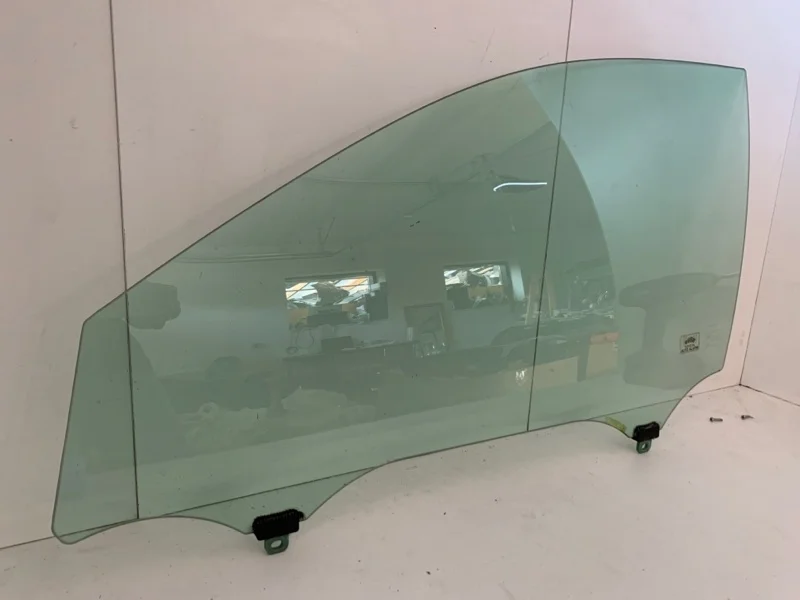 Стекло двери Toyota Camry 2006-2011 6810233130 XV40, переднее левое