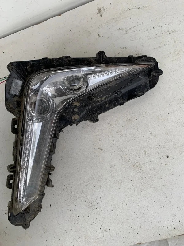 Фара противотуманная Lexus LX 2015-2020 8136060070 3, передняя правая