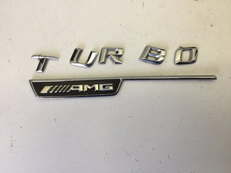 Эмблема на крыло Mercedes-Benz GLA-klasse 2015-2021 A1568800218 X156, передняя правая