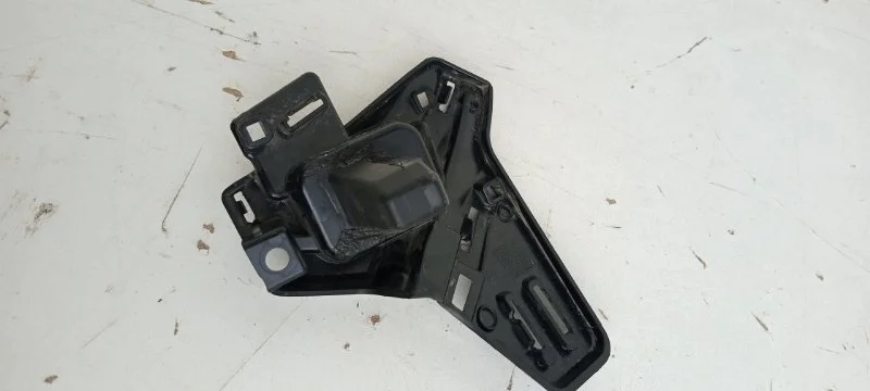 Кронштейн решетки радиатора Skoda Rapid 2012-2020 60U807723 1, передний