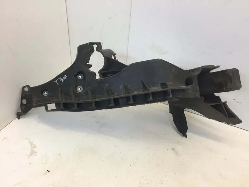 Кронштейн фары Audi A4 2011-2015 8K0805607B B8, передний левый