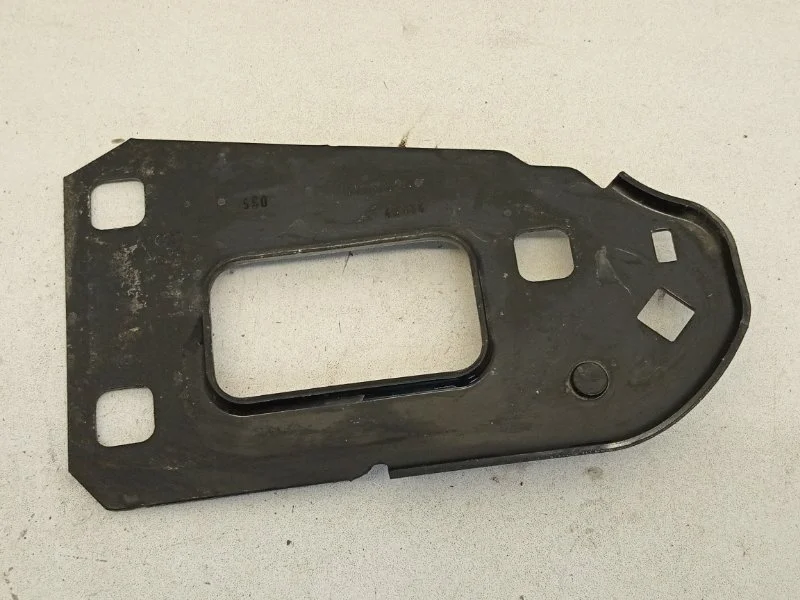 Кронштейн усилителя бампера Audi A5 2010-2016 8K0805499 8T, передний левый