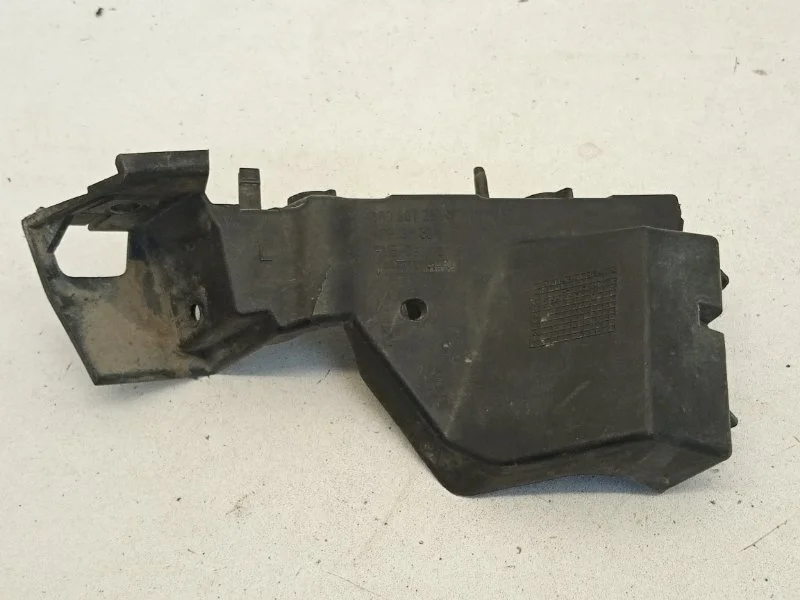 Кронштейн бампера Audi Q5 2008-2012 8R0807283C 1, передний левый