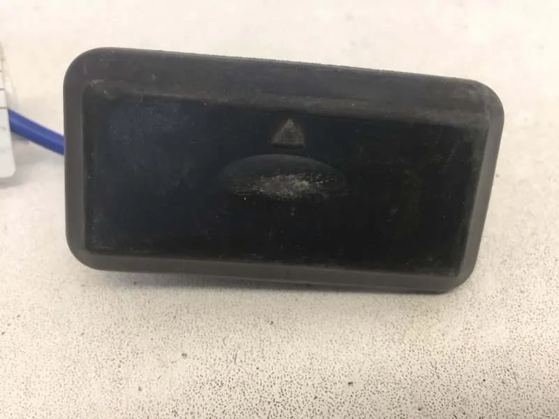 Кнопка открывания багажника Kia Cerato 2013-2020 812602G000 3, задняя