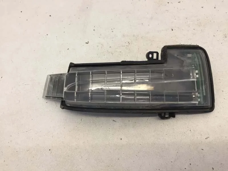 Повторитель поворота в зеркале Mercedes-Benz Ml-Klasse 2005-2011 A1668200221 W164 W166, правый