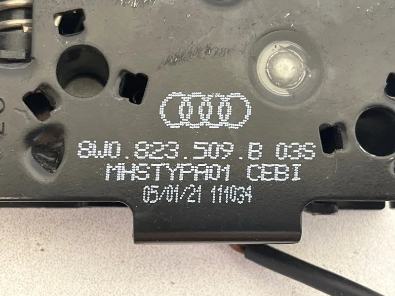 Замок капота 8W0823509B, передний