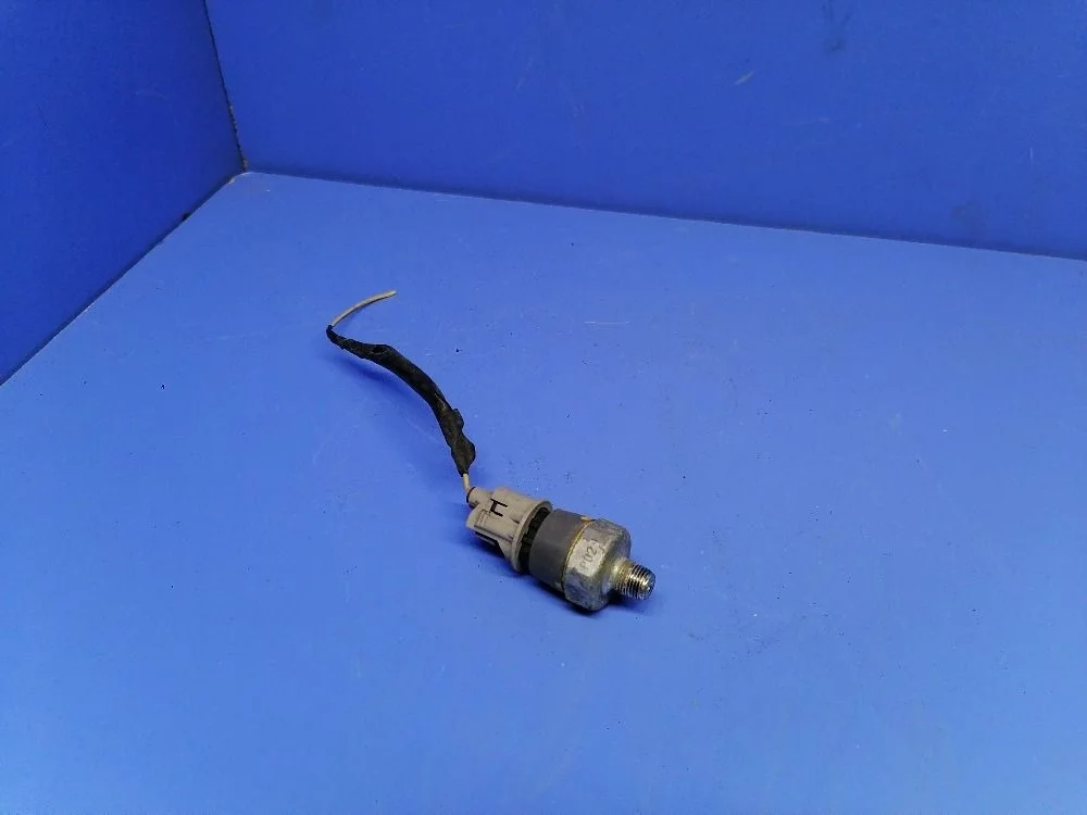 Датчик давления масла Toyota Camry XV50 рестайлинг 2 (2017—2018) 8353028020