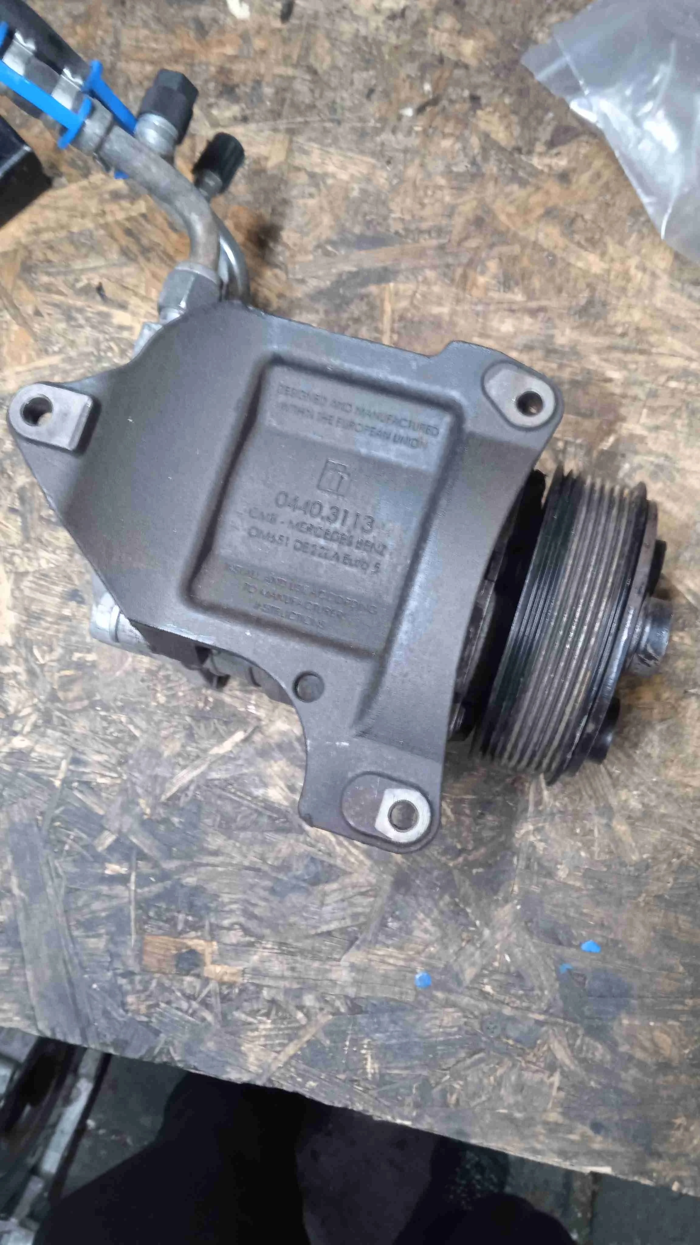 Компрессор кондиционера Mercedes-Benz W906 (2006—2019) A0032302911
; A0022305011; A0022303111; A0008302500; A0008302600 651955