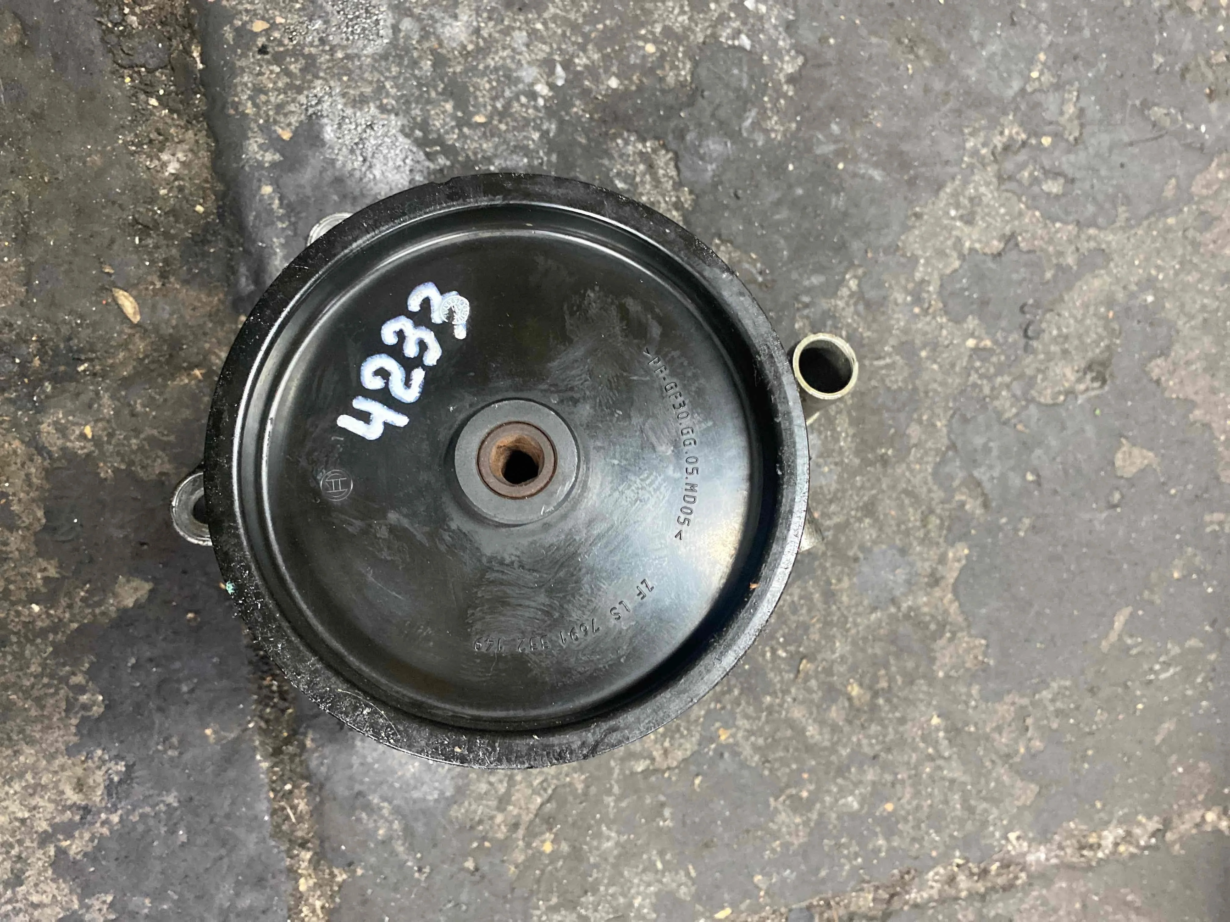 Насос гидроусилителя руля Mercedes-Benz W212/S212/C207/A207 рестайлинг (2013—2016) A0064666801;  A0054668201; A0064663601 271820