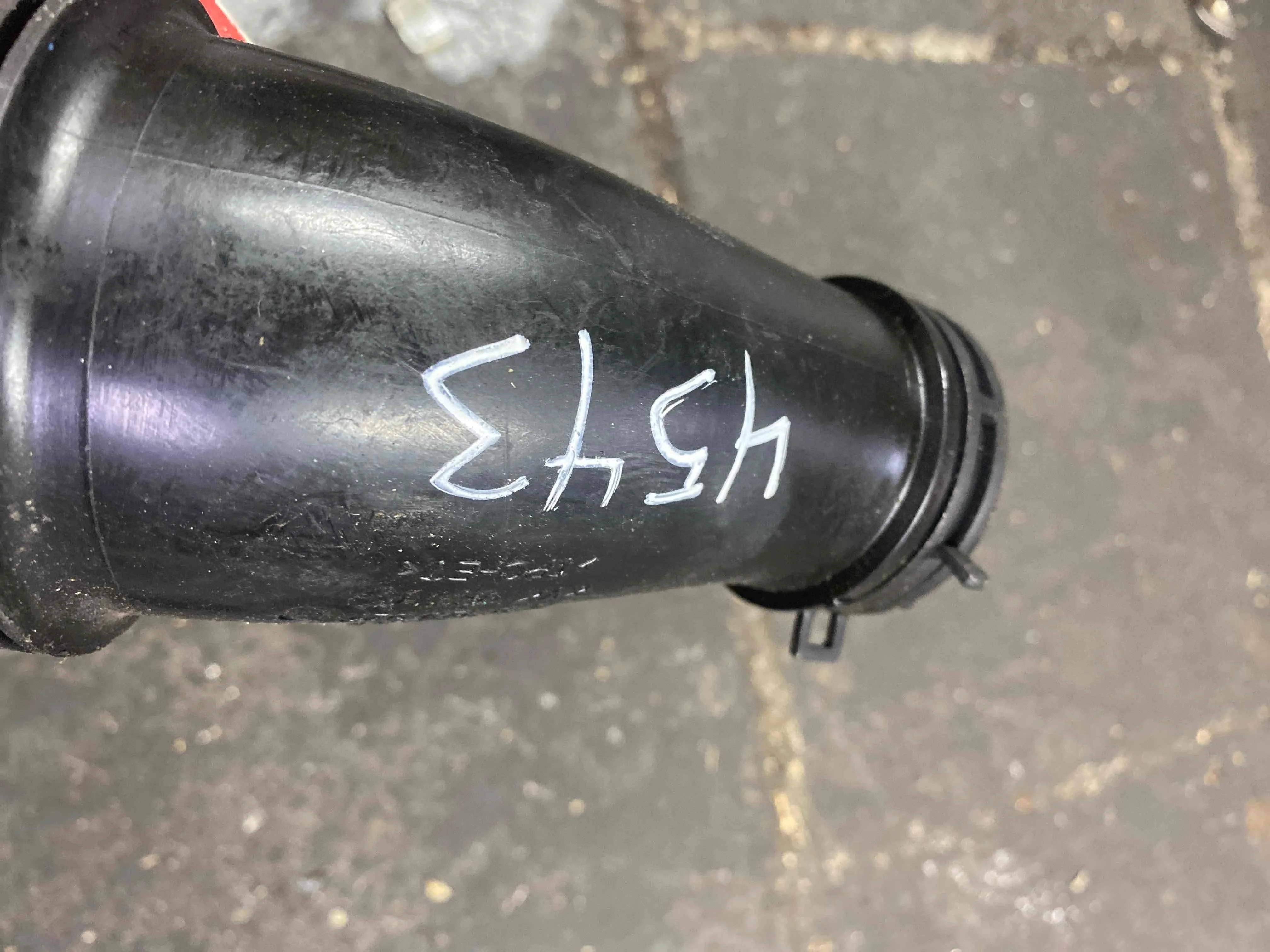 Патрубок (трубопровод, шланг) Volkswagen II рестайлинг (2014—2018) 7P0129627B CJM