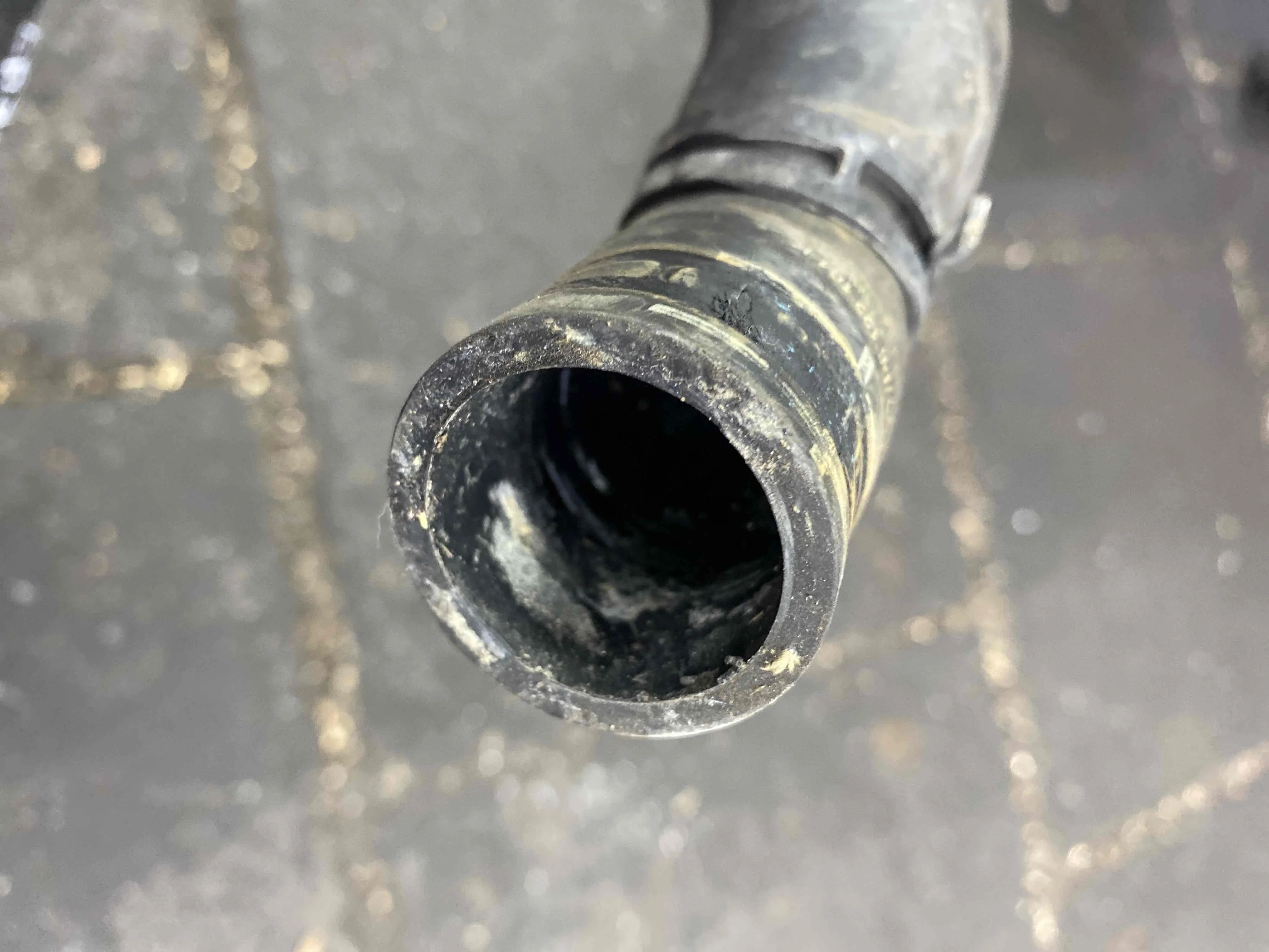 Патрубок (трубопровод, шланг) Audi 4M (2015—2020) 7P6122101K CRC