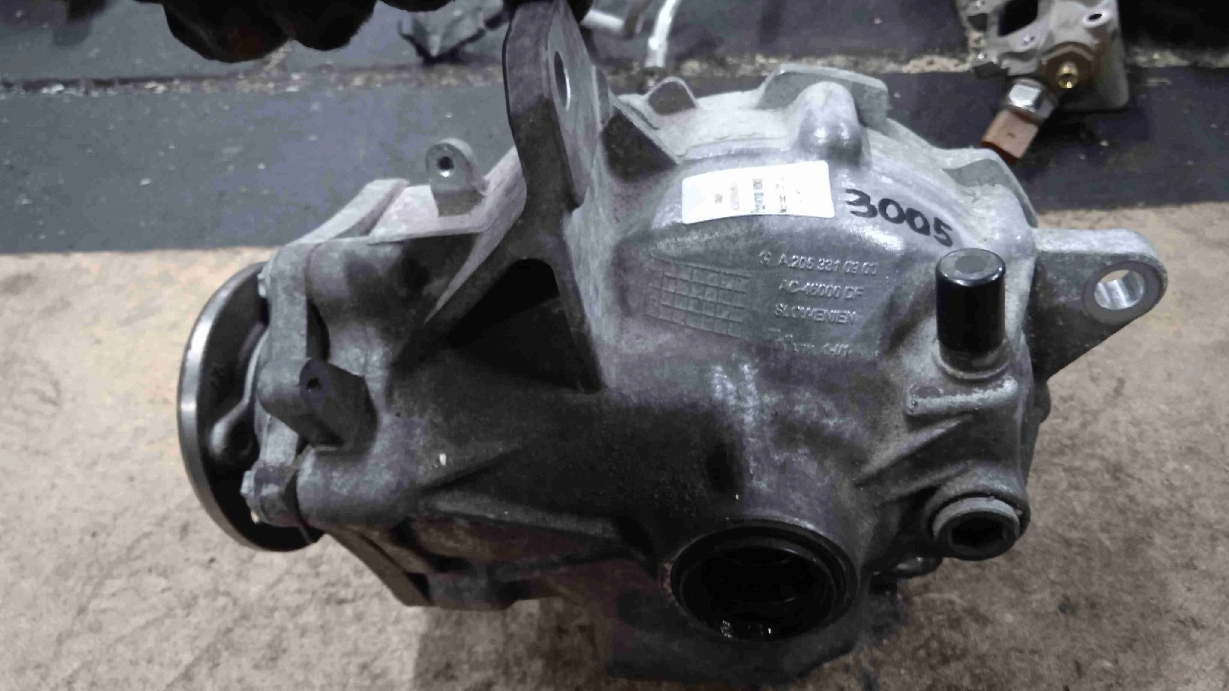 Редуктор переднего моста Mercedes-Benz W205/S205/C205/A205 рестайлинг (2018—2021) A2053304107
 651921