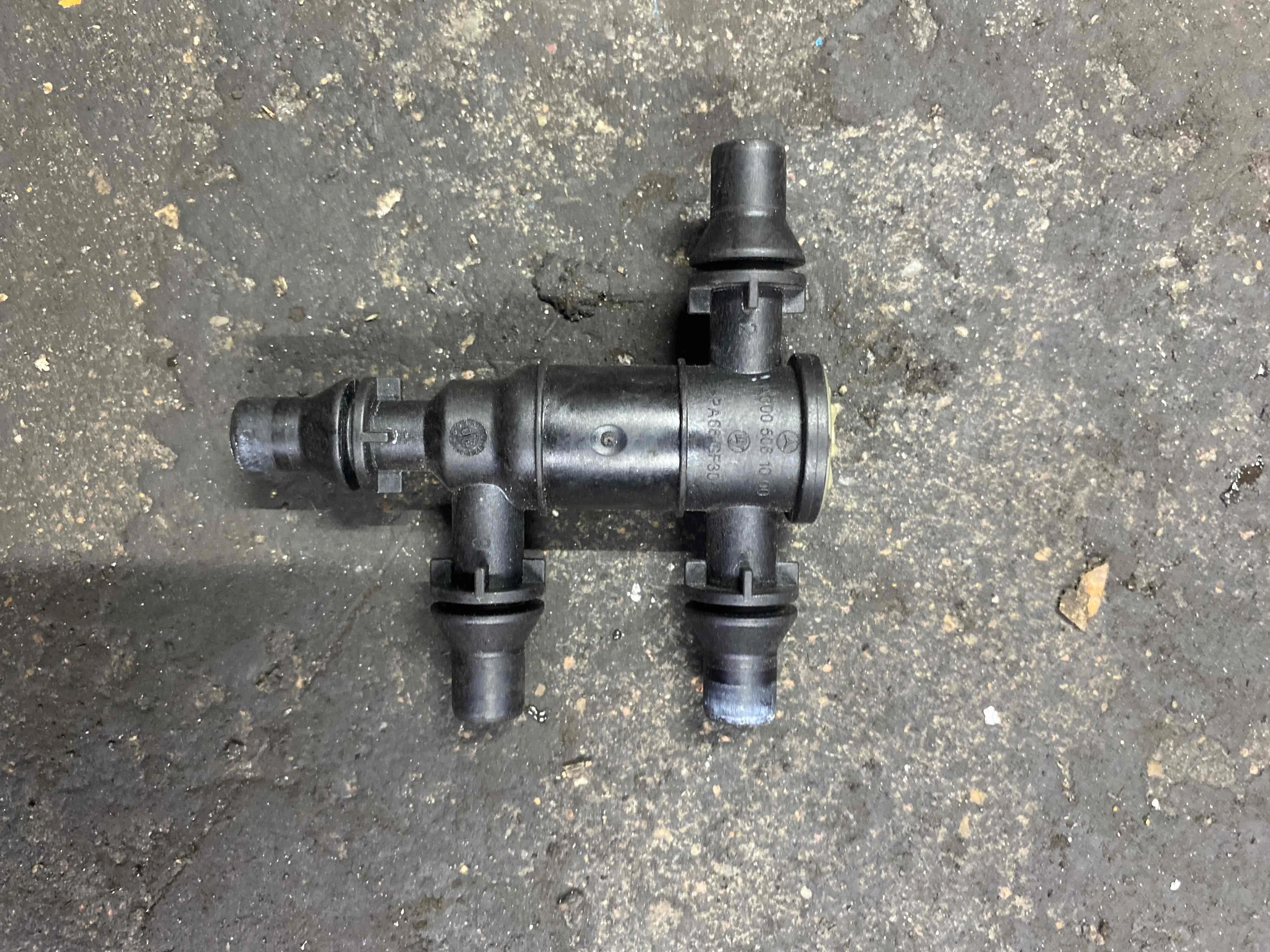 Клапан электромагнитный Mercedes-Benz W205/S205/C205/A205 (2014—2018) A0005061000 274