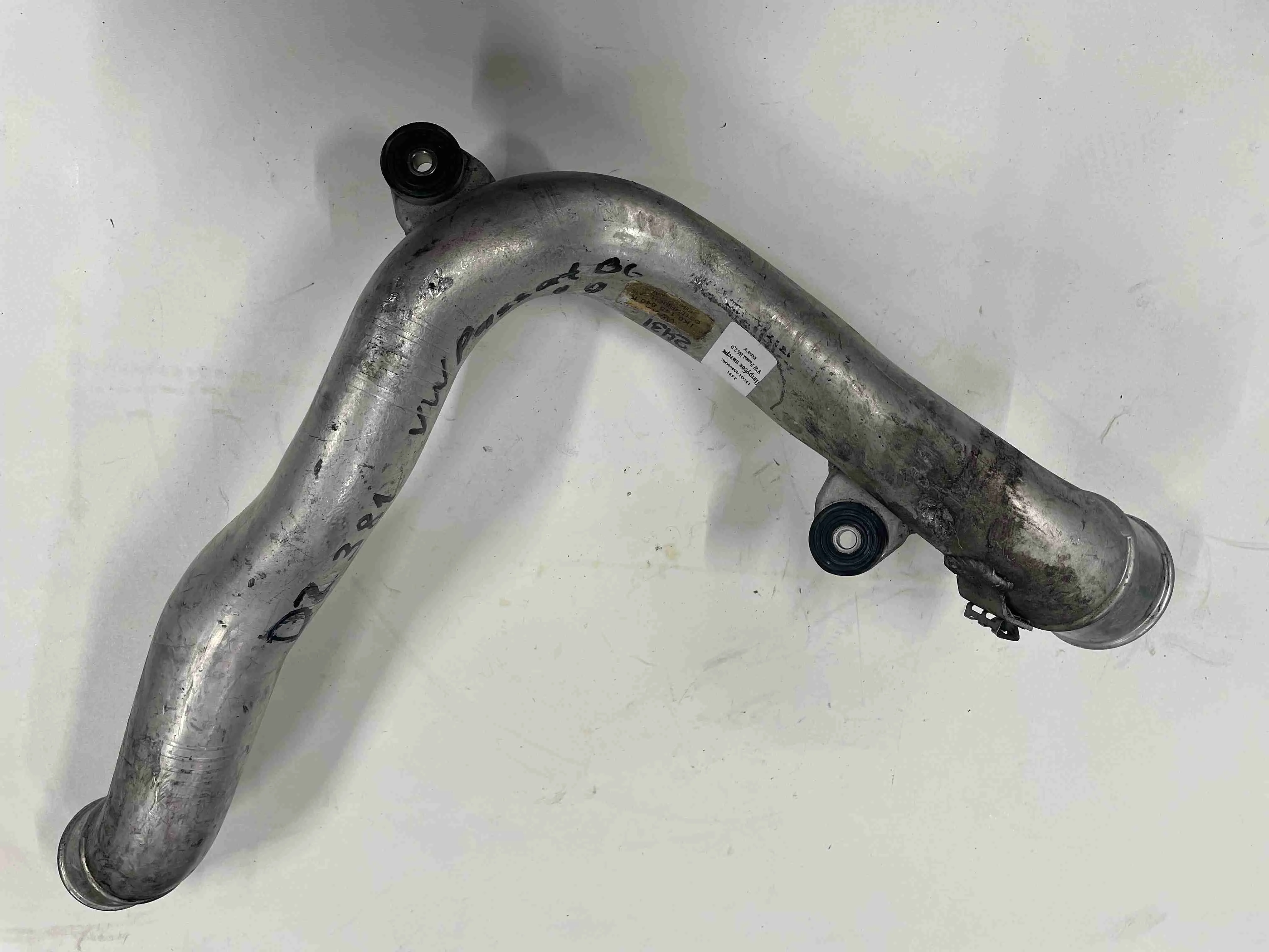 Патрубок интеркулера Volkswagen B6 (2005—2010) 1K0145840K
 BMY