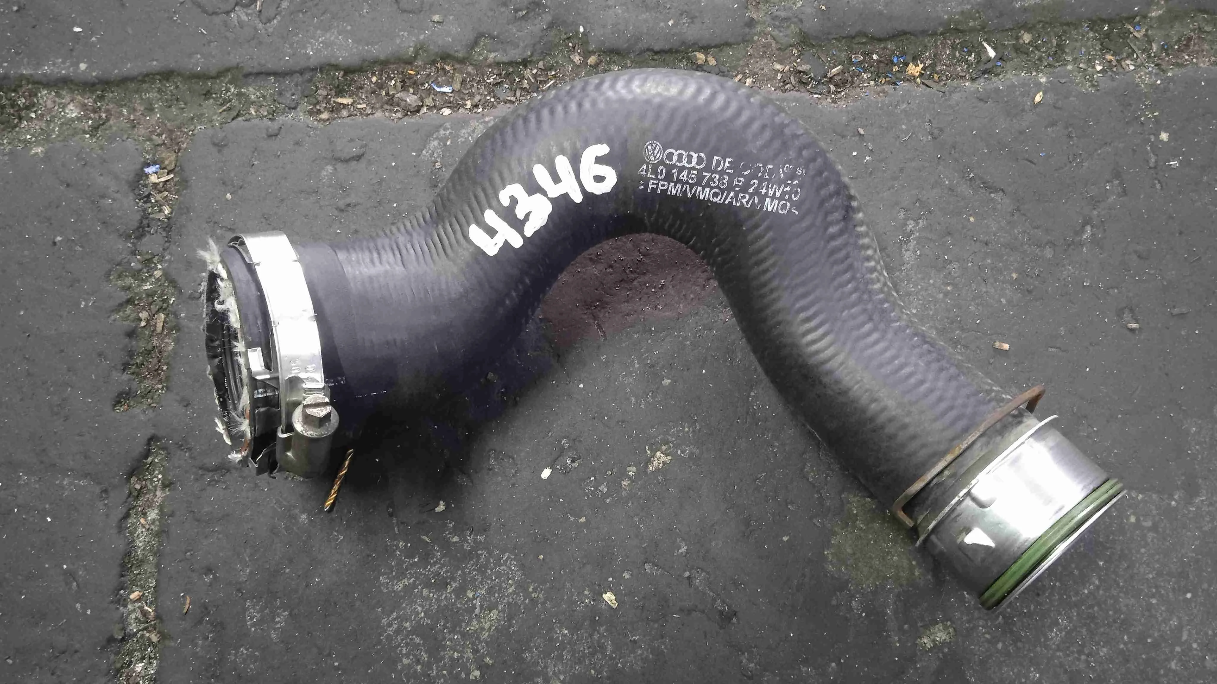 Патрубок интеркулера Audi 4M (2015—2020) 4L0145738B
 CJG