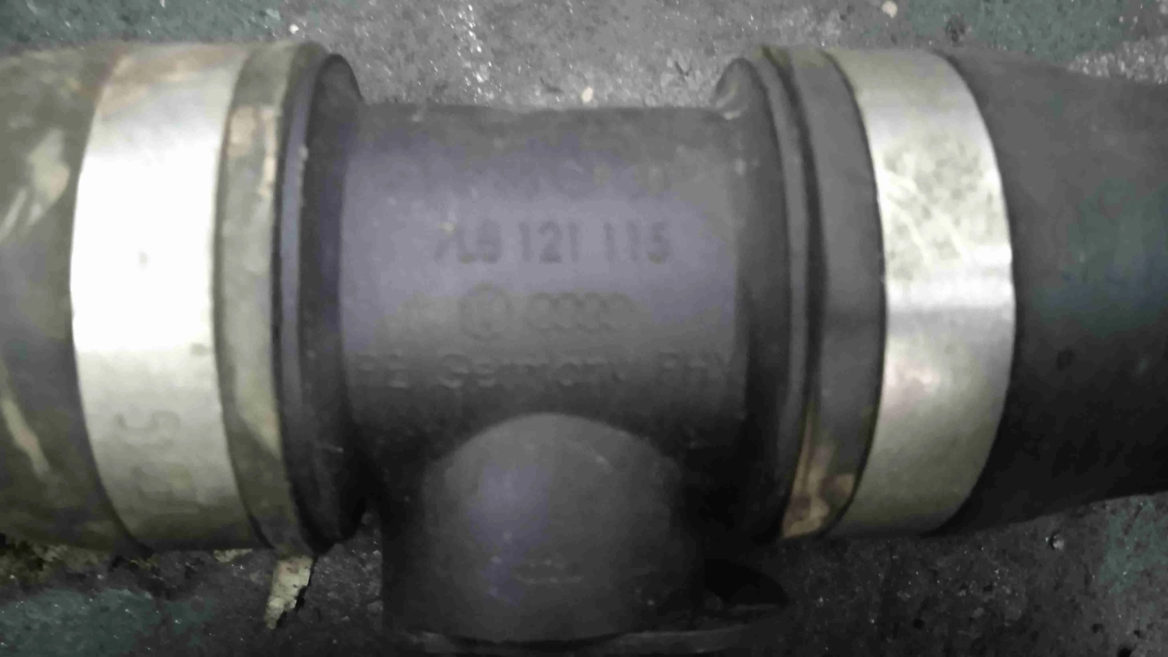 Патрубок (трубопровод, шланг) Volkswagen II рестайлинг (2014—2018) 95810640150
 CUD