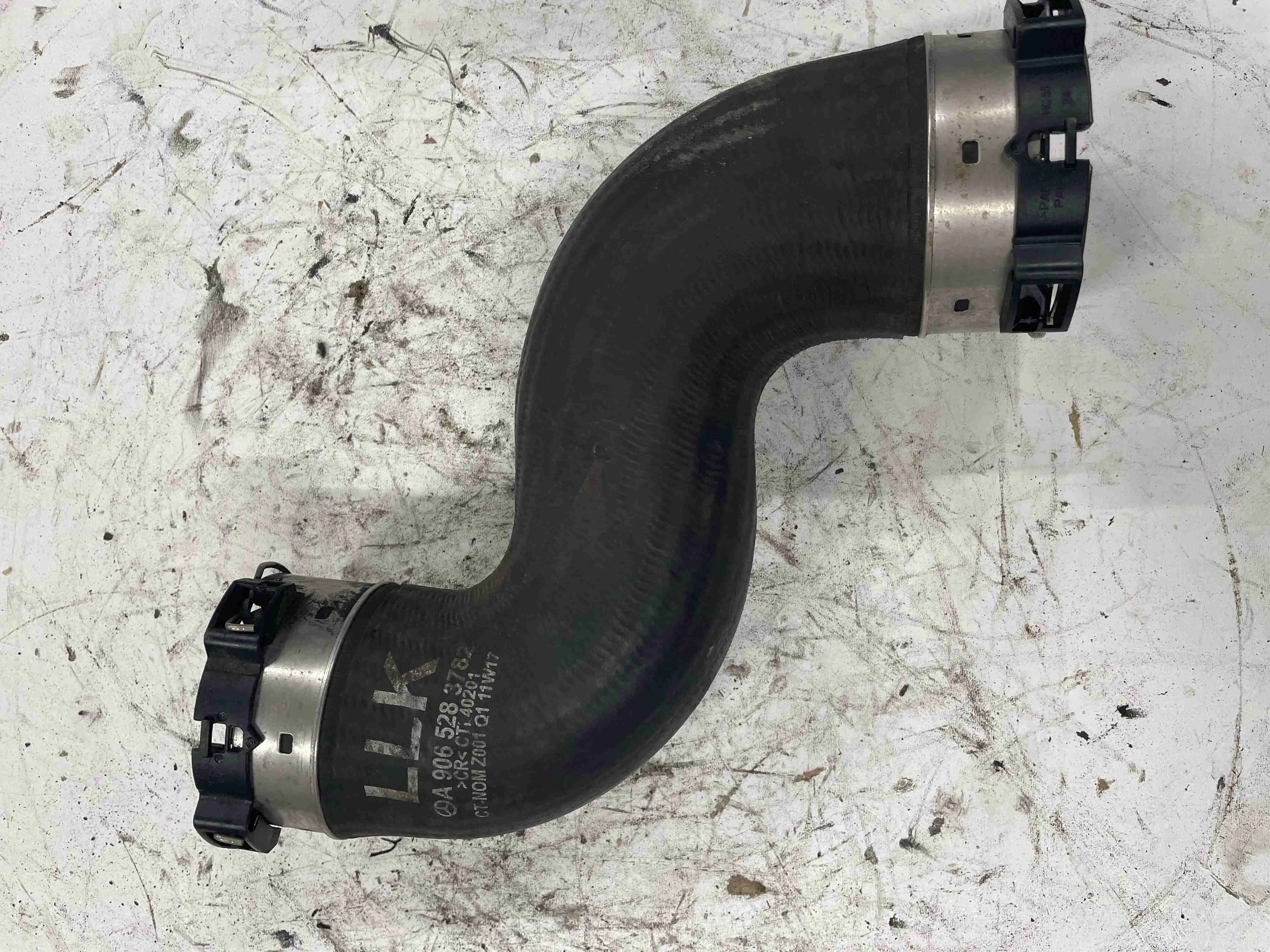 Патрубок интеркулера Mercedes-Benz W906 (2006—2019) A9065283782
 651