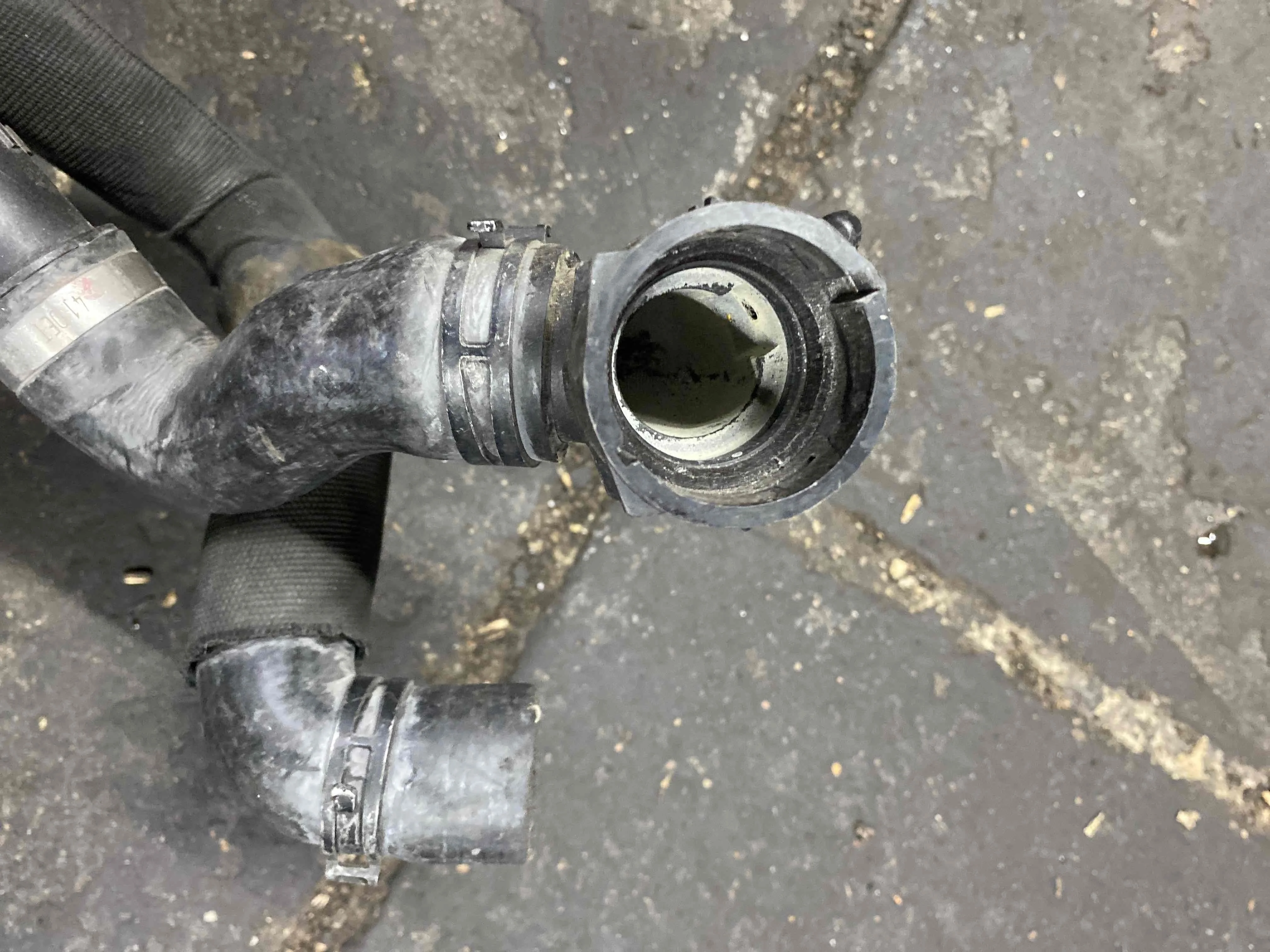 Патрубок (трубопровод, шланг) Volkswagen Mk6 (2008—2012) 1K0121156CP BMY