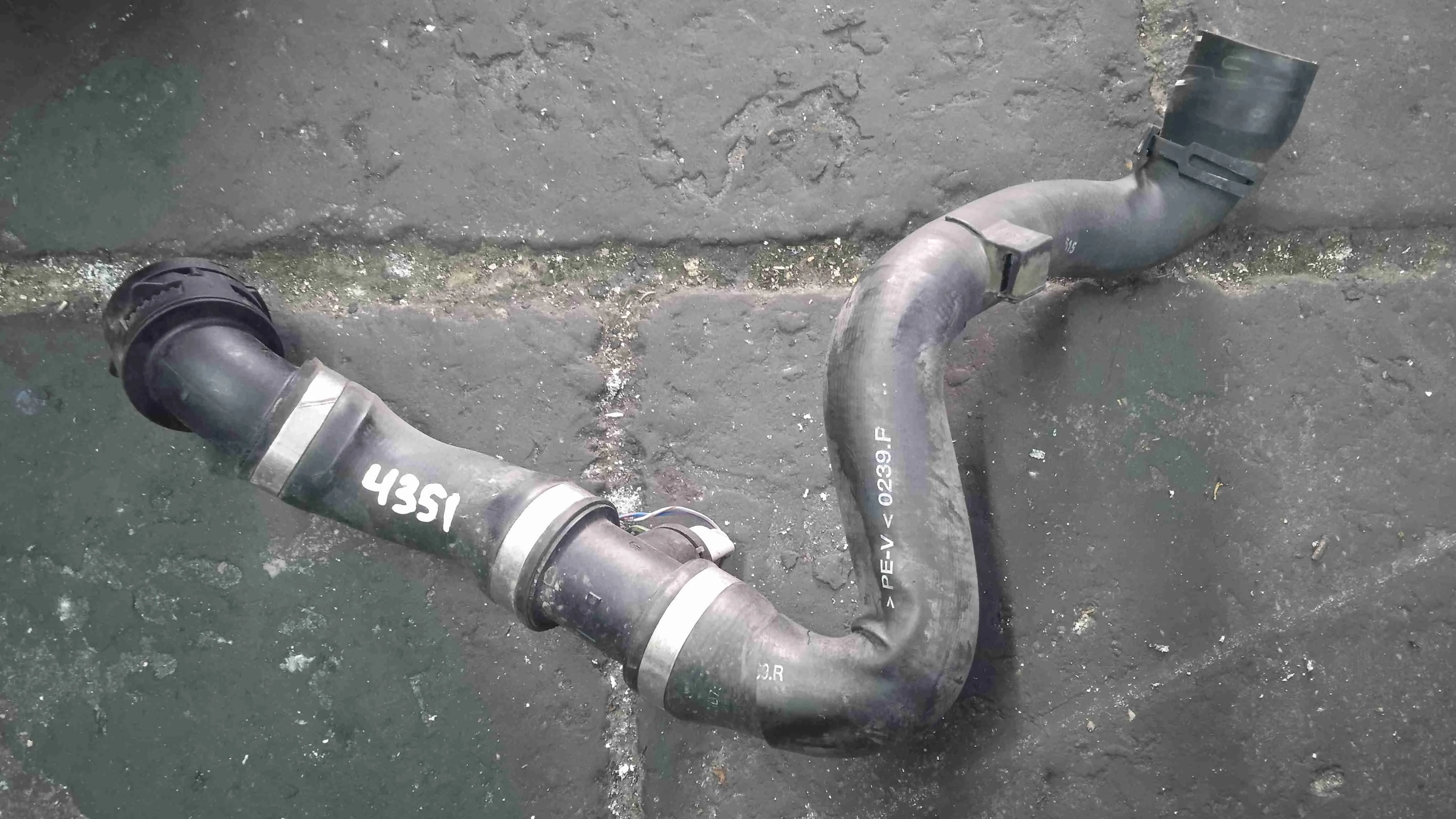 Патрубок (трубопровод, шланг) Audi 4M (2015—2020) 7P6122051G
 CRC