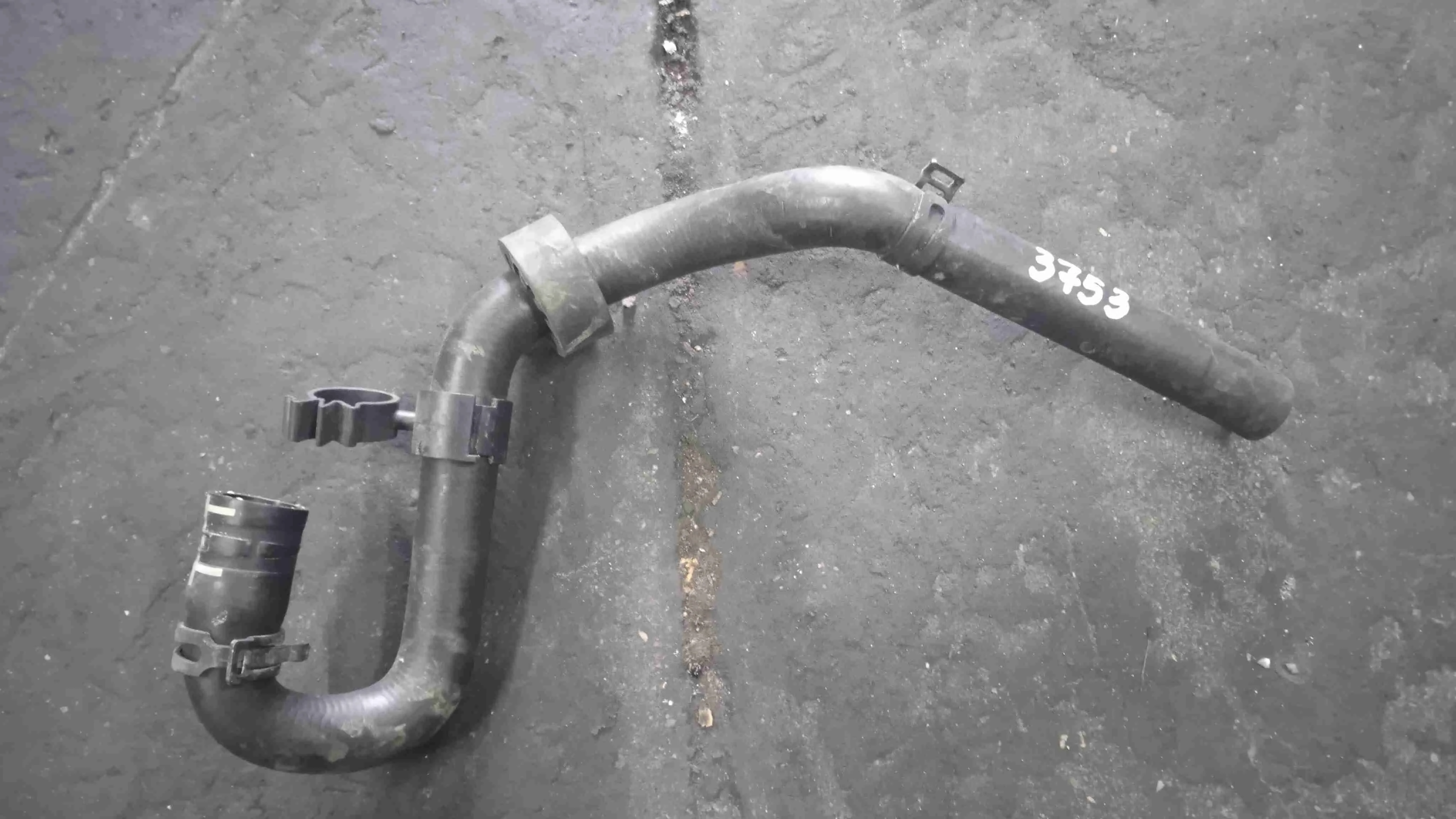 Патрубок (трубопровод, шланг) Audi C7 рестайлинг (2014—2018) 7P6122157C
 CRT