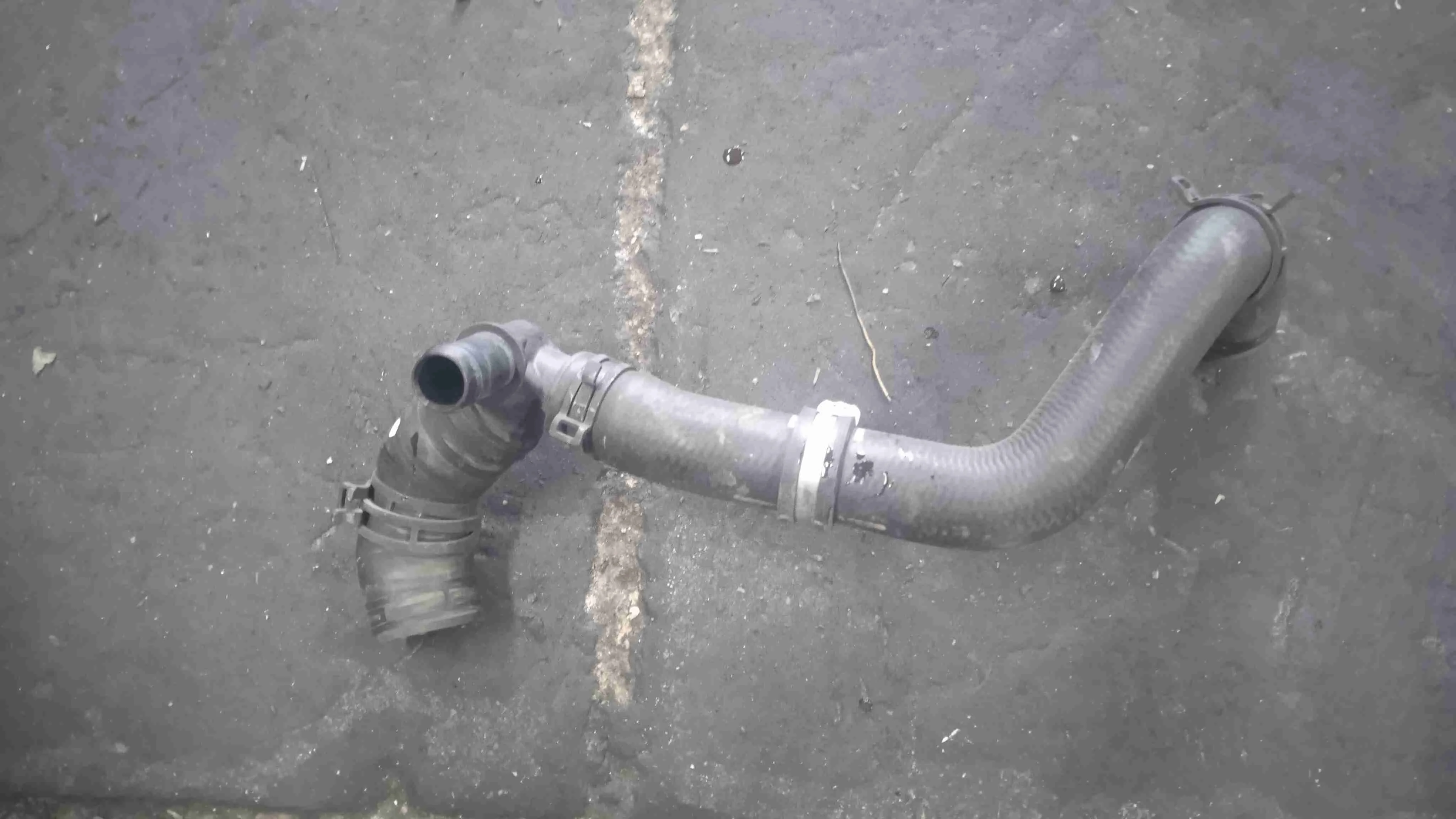 Патрубок (трубопровод, шланг) Mercedes-Benz W205/S205/C205/A205 (2014—2018) A2742002682
 274920