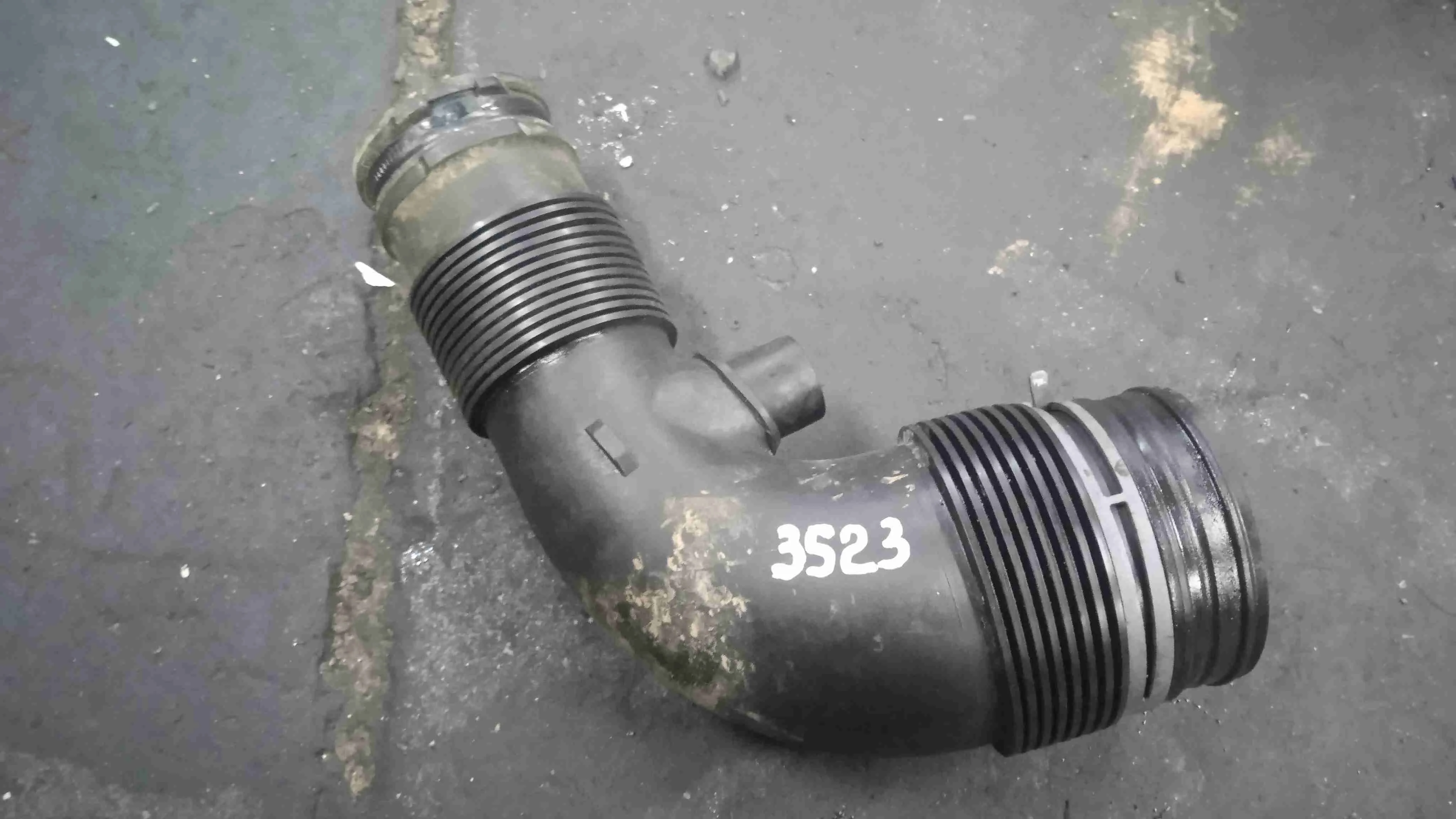 Патрубок (трубопровод, шланг) Volkswagen II рестайлинг (2014—2018) 7P6129572
 CUD