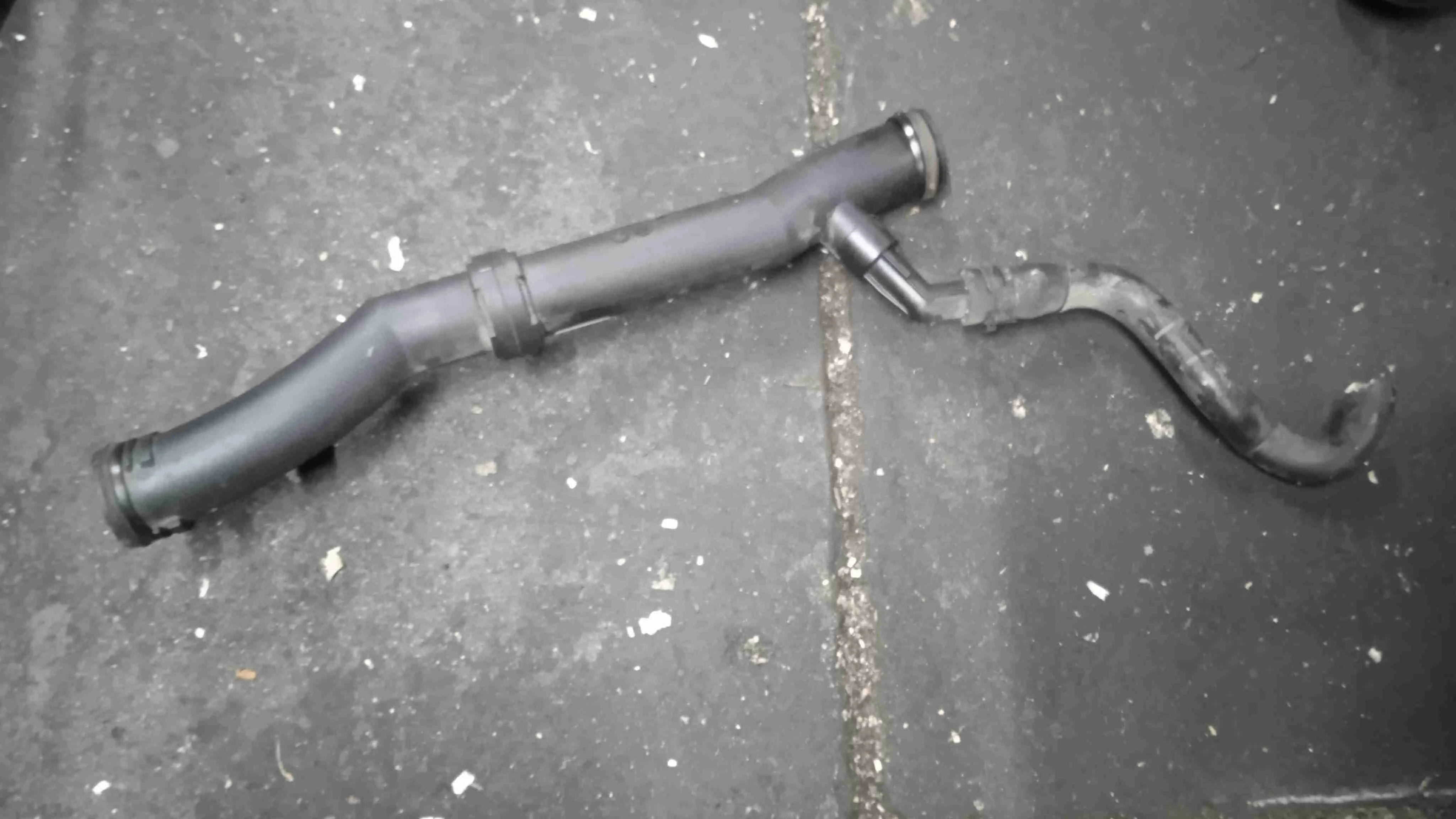 Патрубок интеркулера Volkswagen Mk6 (2008—2012) 03C121065F
 BMY