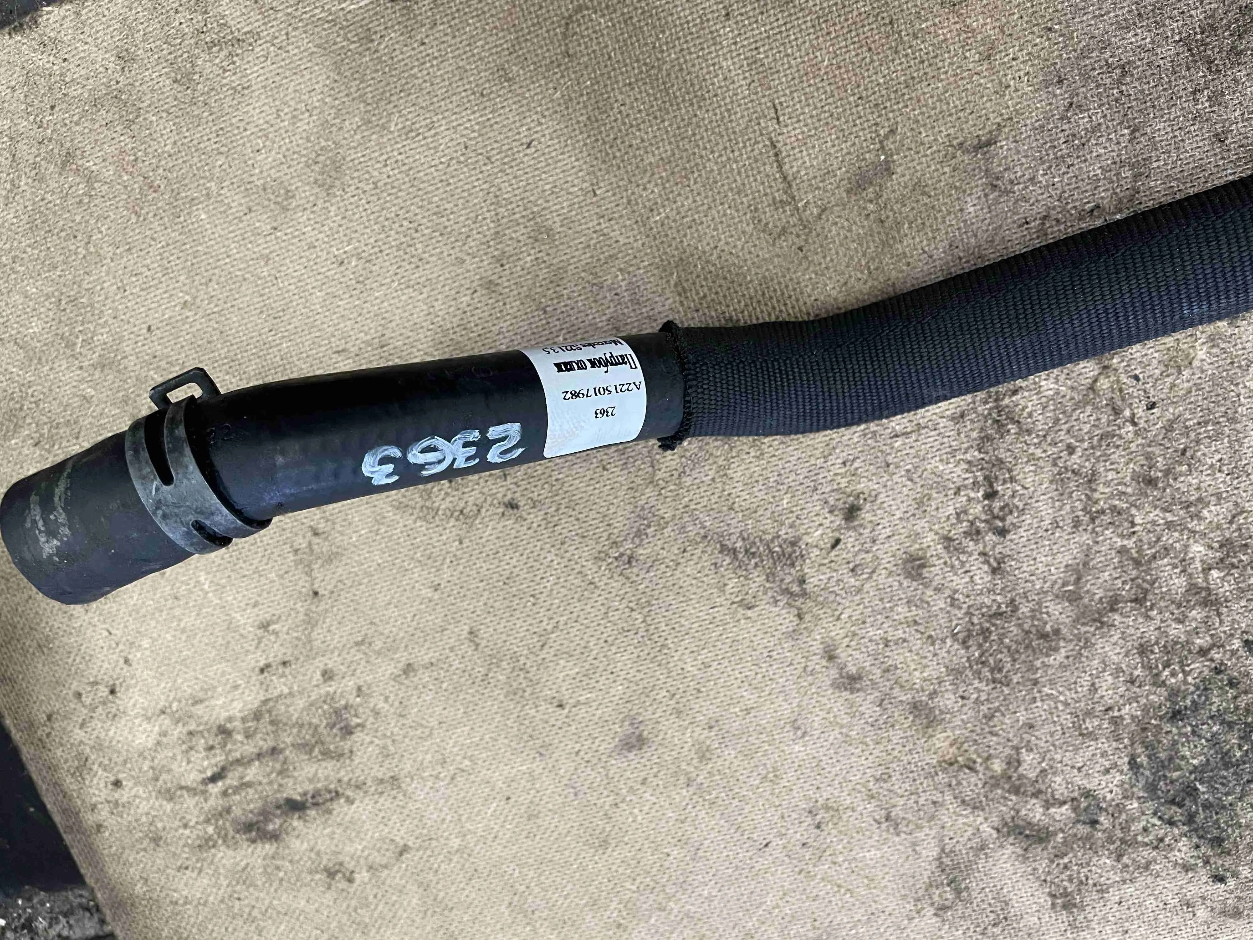 Патрубок (трубопровод, шланг) Mercedes-Benz W221 (2005—2009) A2215017982
 272965