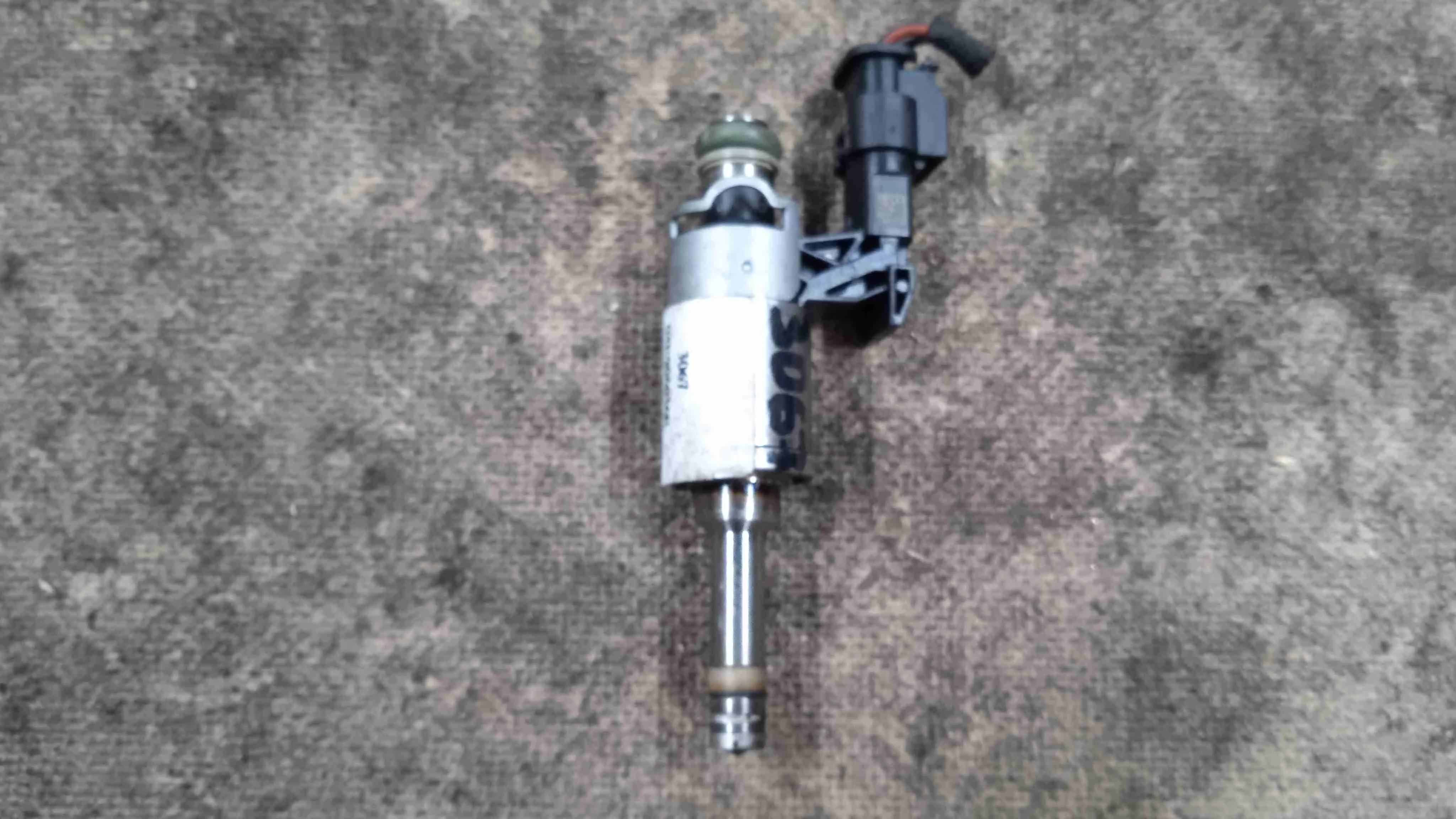 Форсунка Volkswagen Mk6 (2008—2012) 04E906036E
 BMY