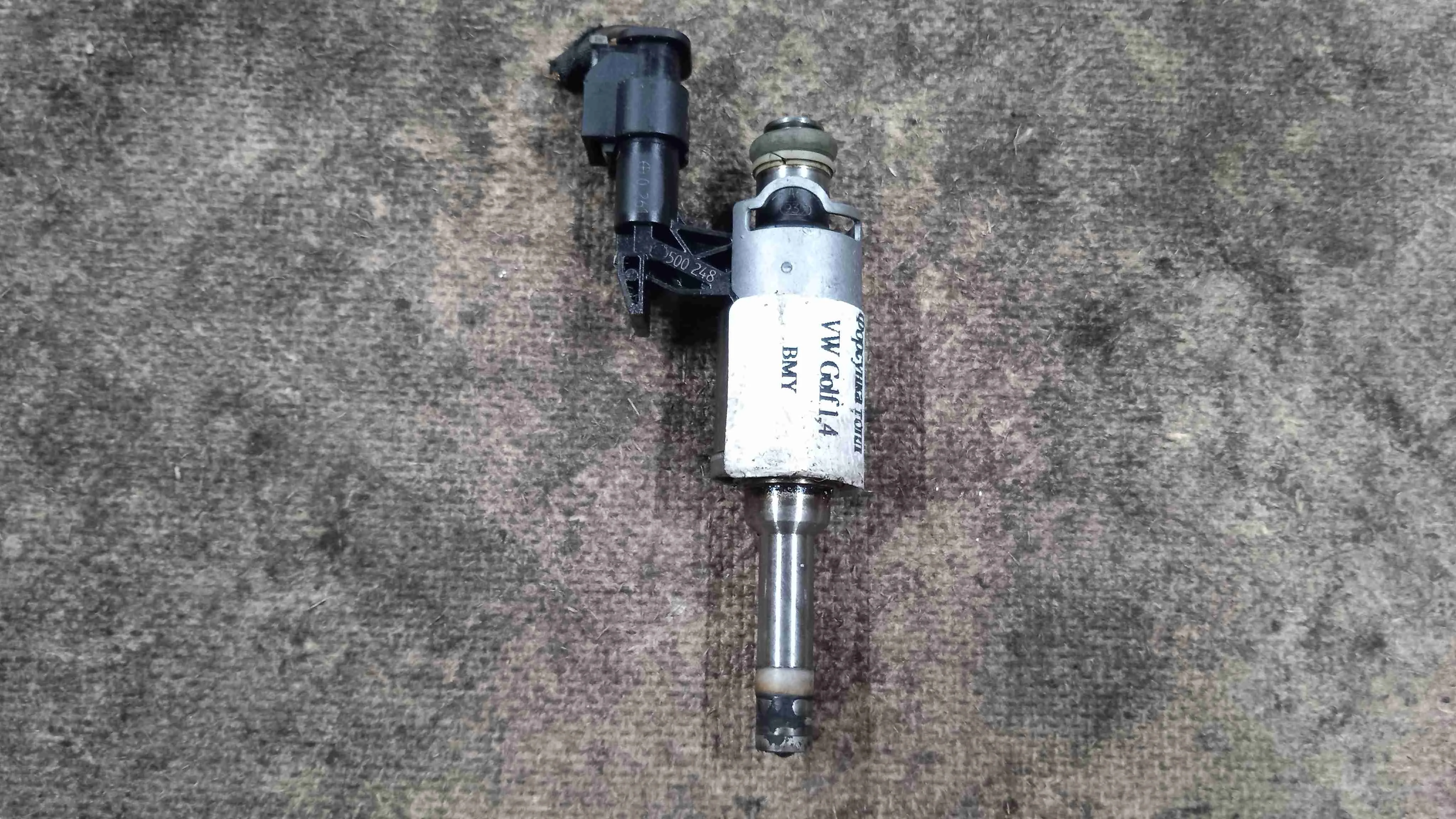 Форсунка Volkswagen Mk6 (2008—2012) 04E906036E
 BMY