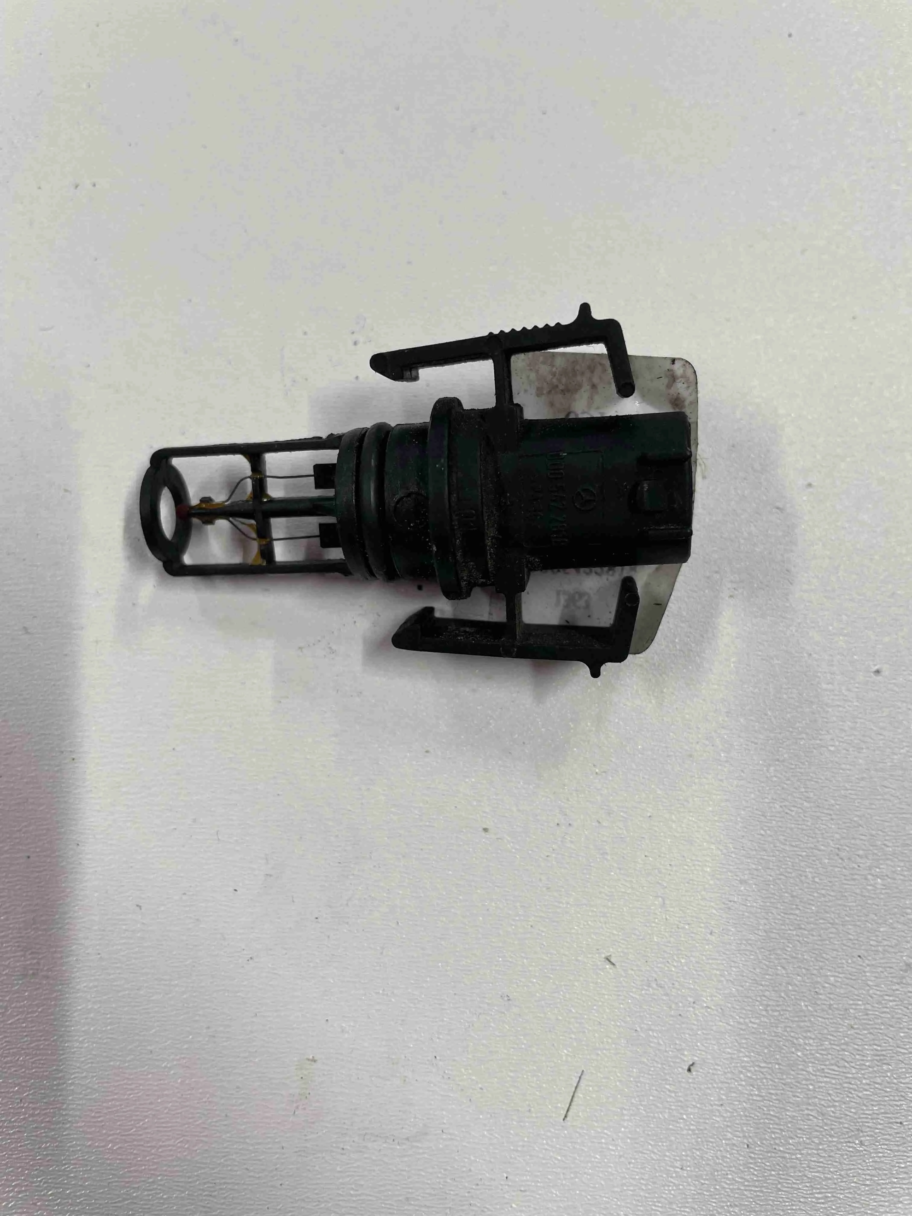 Датчик температуры Mercedes-Benz W212/S212/C207/A207 (2009—2013) A0005422818
; A0061532028 651