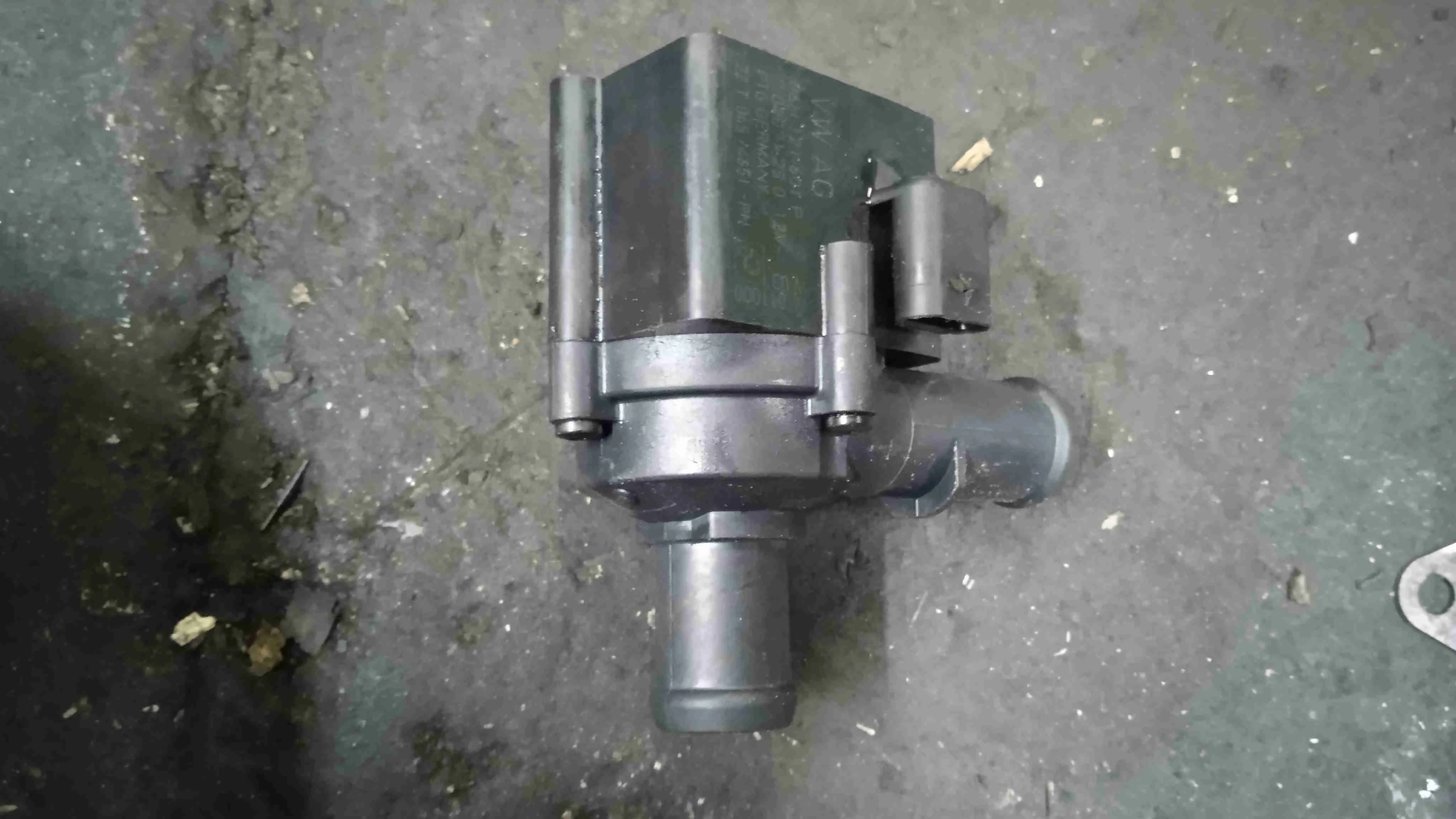 Насос антифриза дополнительный Audi 4M (2015—2020) 06H121601P
 DPX