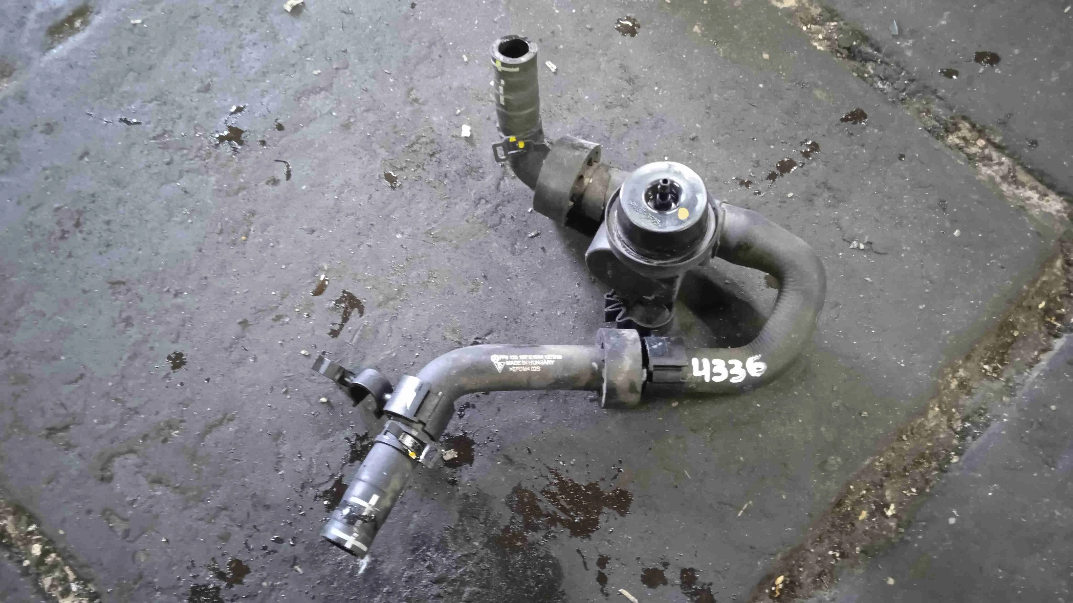 Патрубок (трубопровод, шланг) Audi 4M (2015—2020) 7P6122157E
 CRC