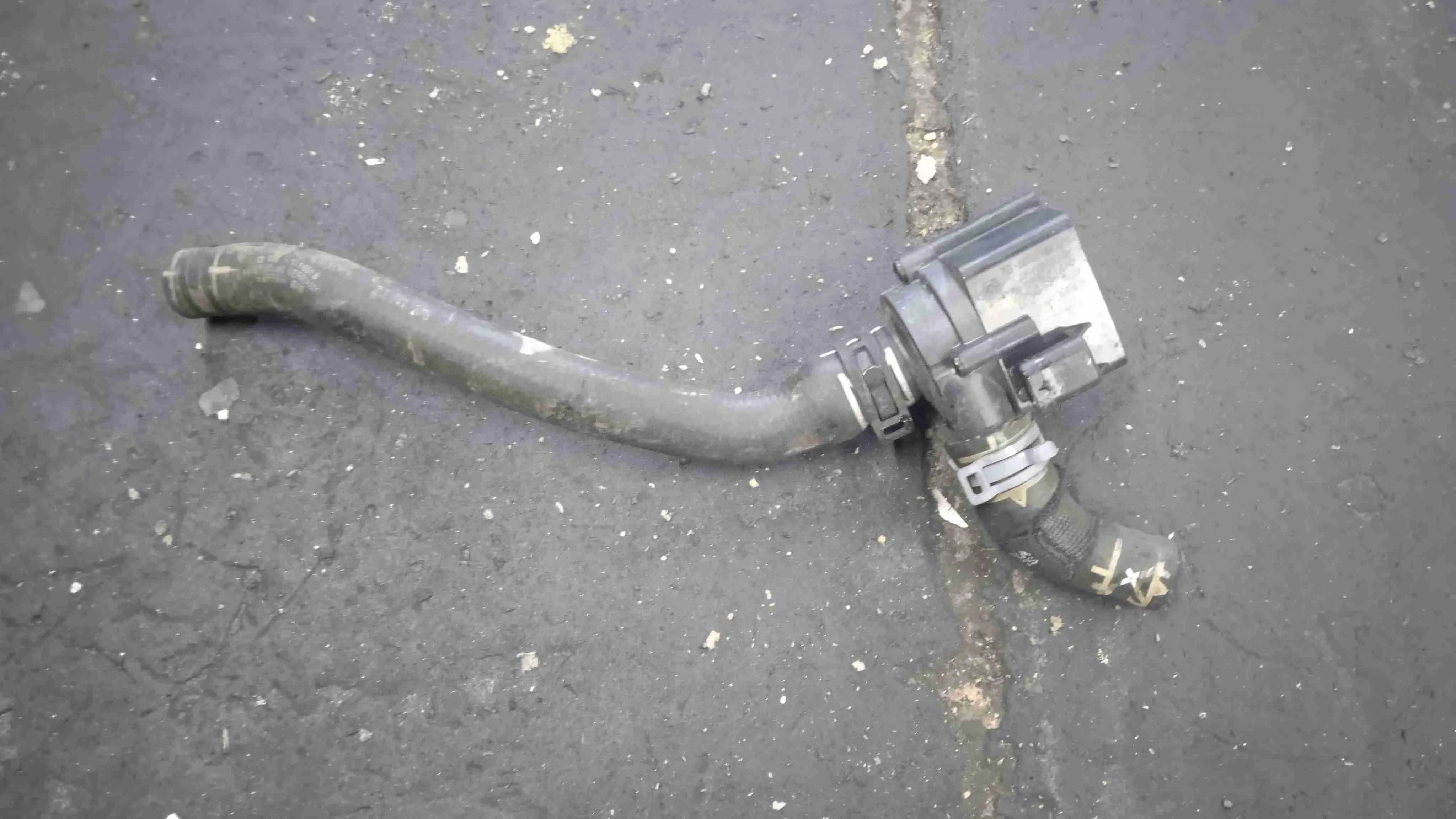 Насос антифриза дополнительный Volkswagen II рестайлинг (2014—2018) 059121012A
 CUD