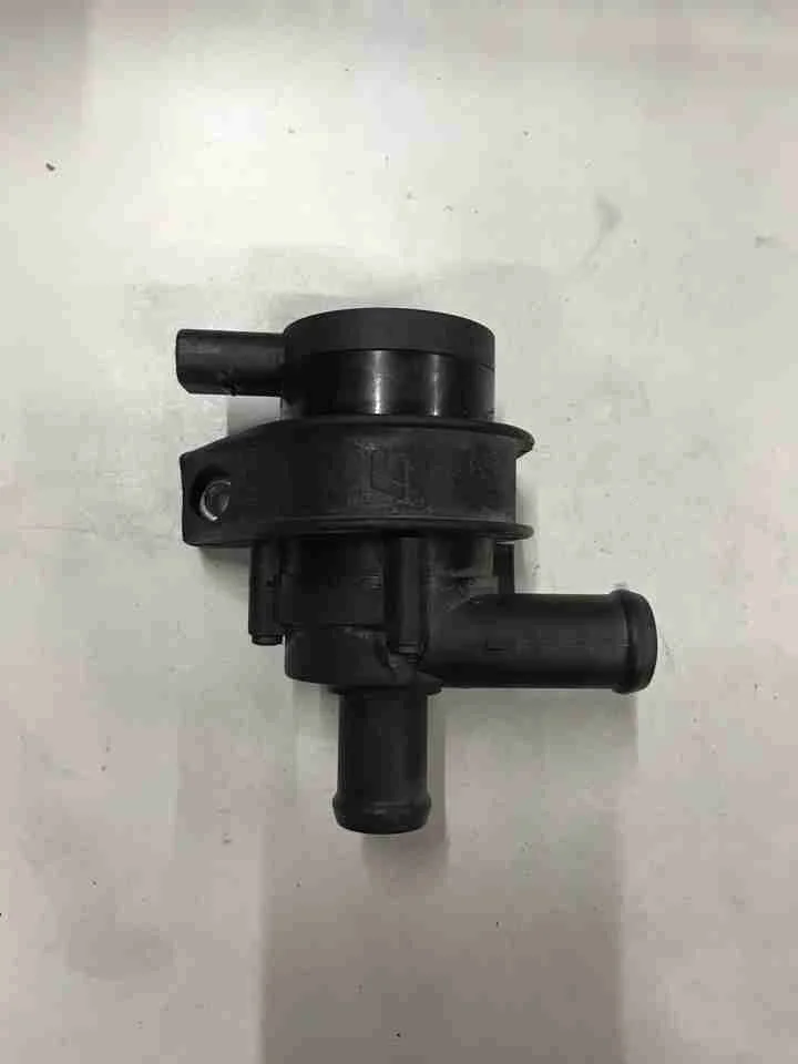 Насос антифриза дополнительный Volkswagen Mk6 (2008—2012) 1K0965561F
 CAXA