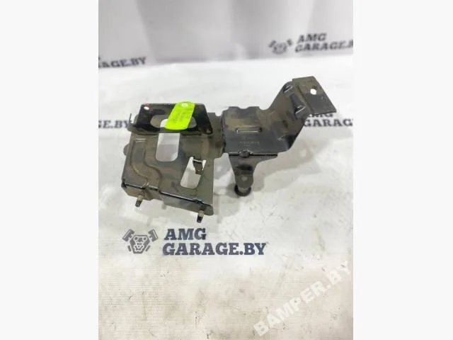 Кронштейн компрессора пневмоподвески Mercedes-Benz X166 (2012—2016) A1663200143