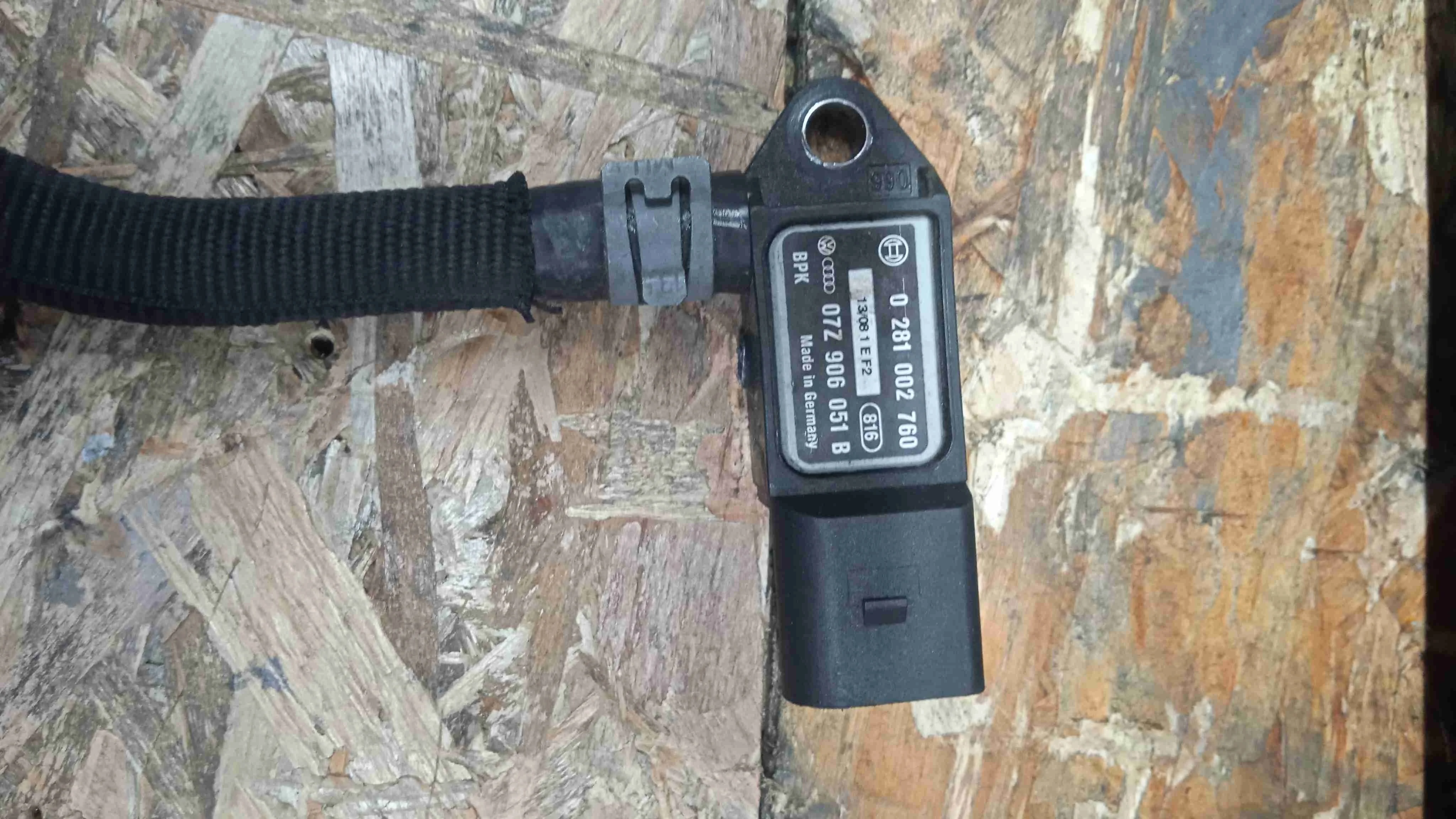 Датчик давления выхлопных газов Volkswagen II (2010—2014) 07Z906051B
; 059906051A BPE