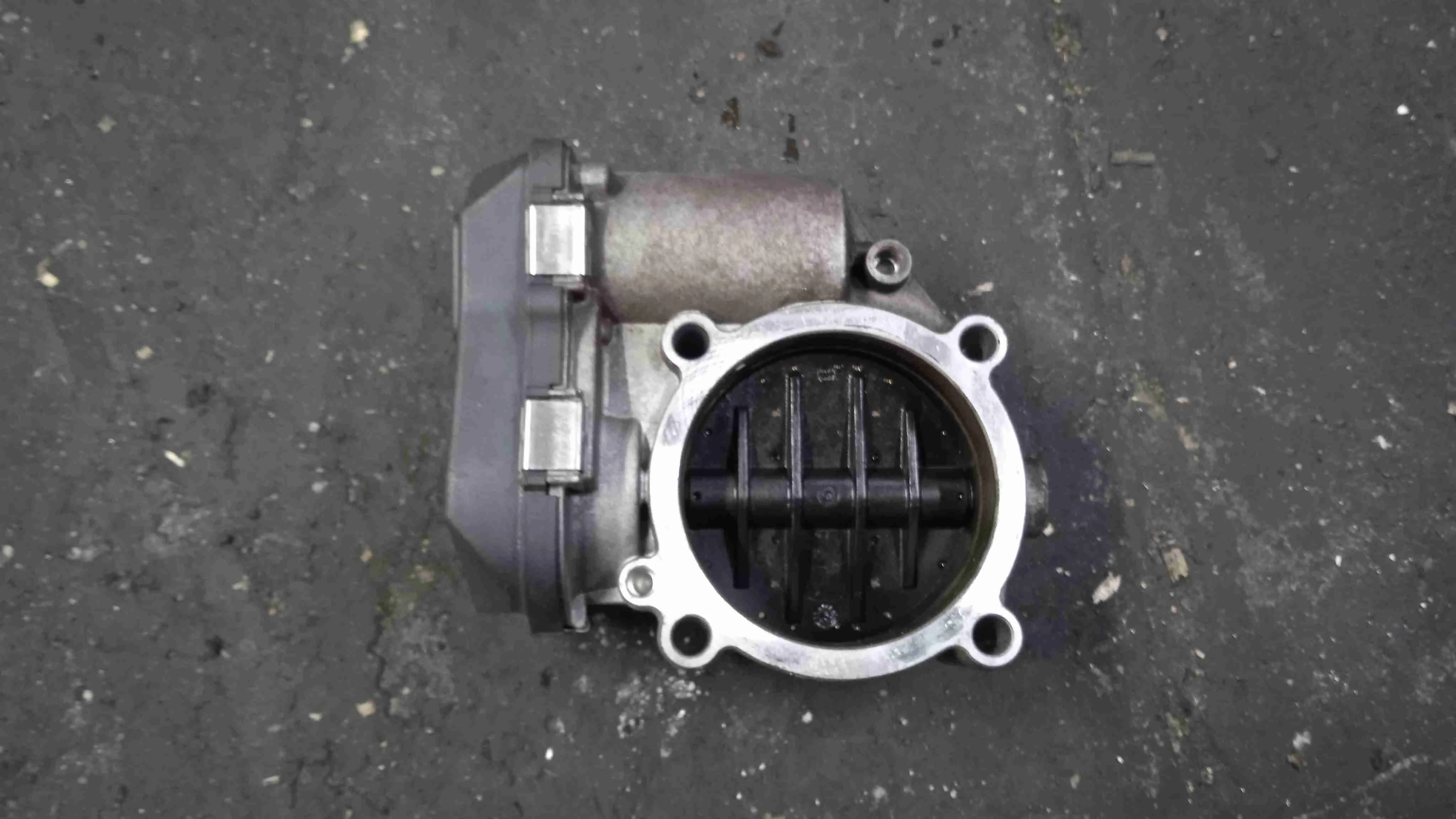 Заслонка дроссельная Audi D4 рестайлинг (2013—2017) 06E133062H
 CRE