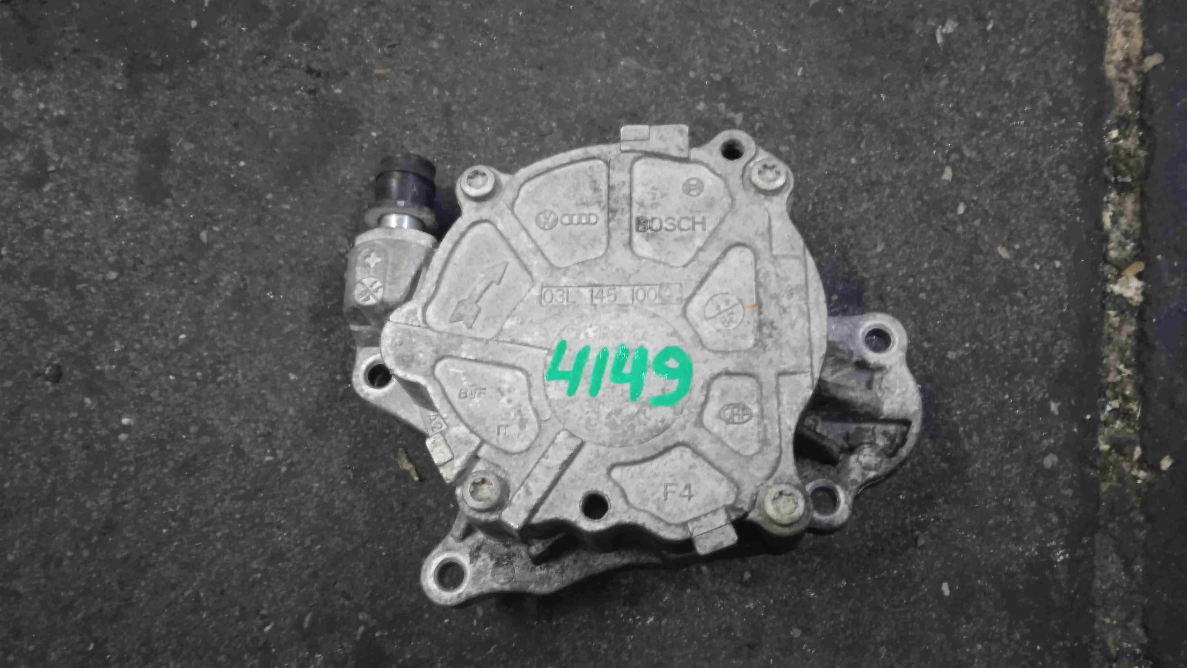 Насос вакуумный Volkswagen VI (2010—2015) 03L145100G
 CJA