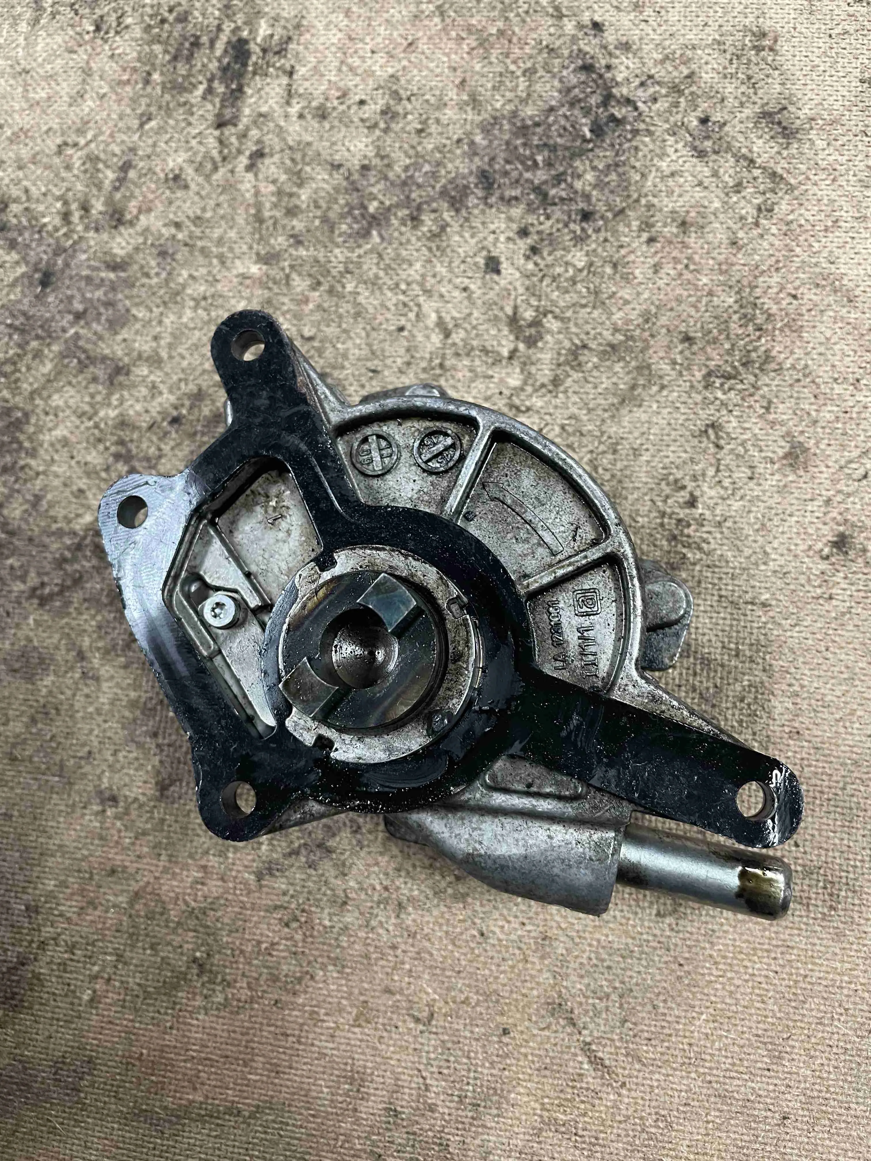 Насос вакуумный Mercedes-Benz W221 рестайлинг (2009—2013) A6422300065
 642835