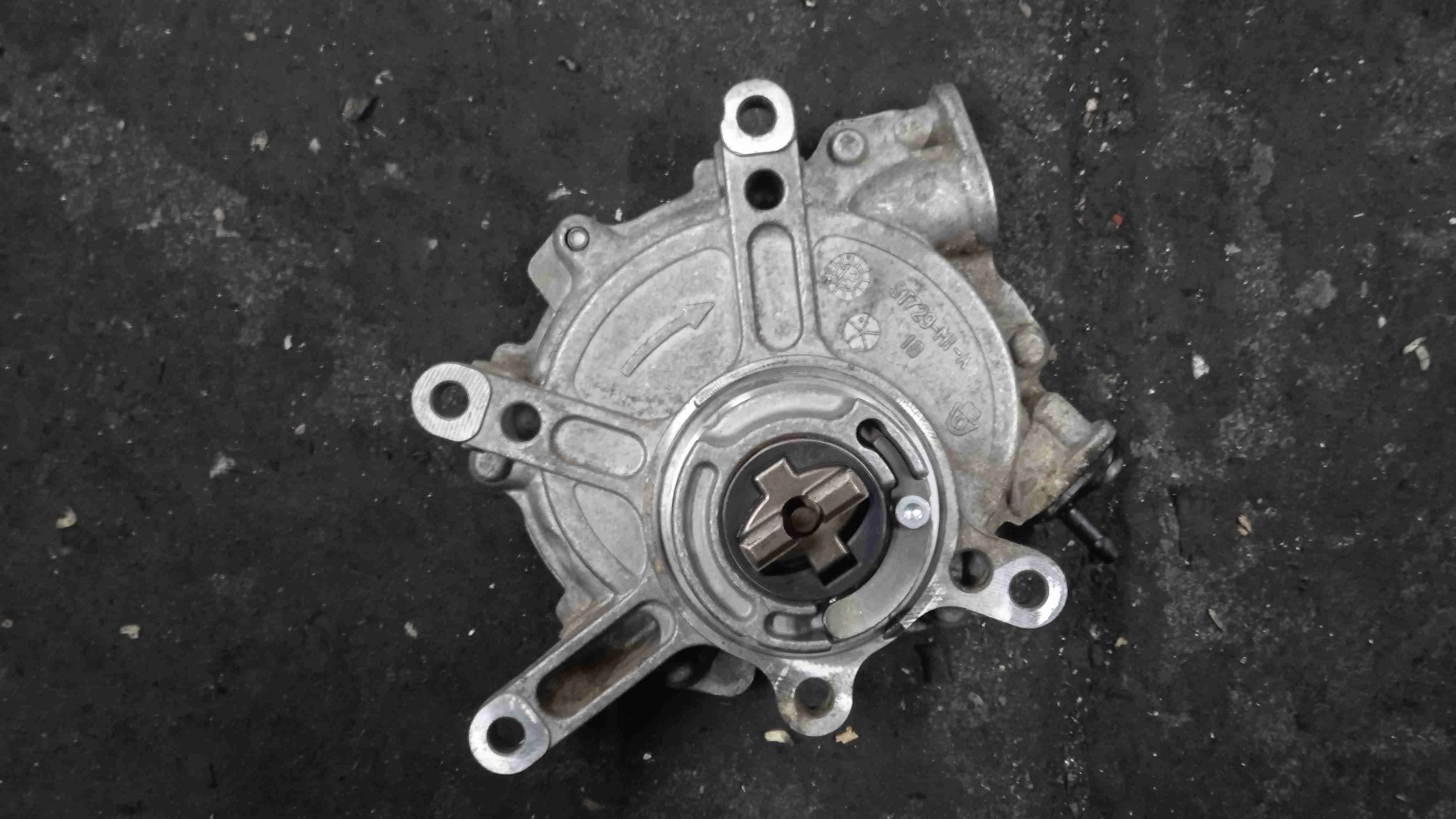 Насос вакуумный Mercedes-Benz W204/S204 (2006—2011) A2762300065
; A2762300265 276957