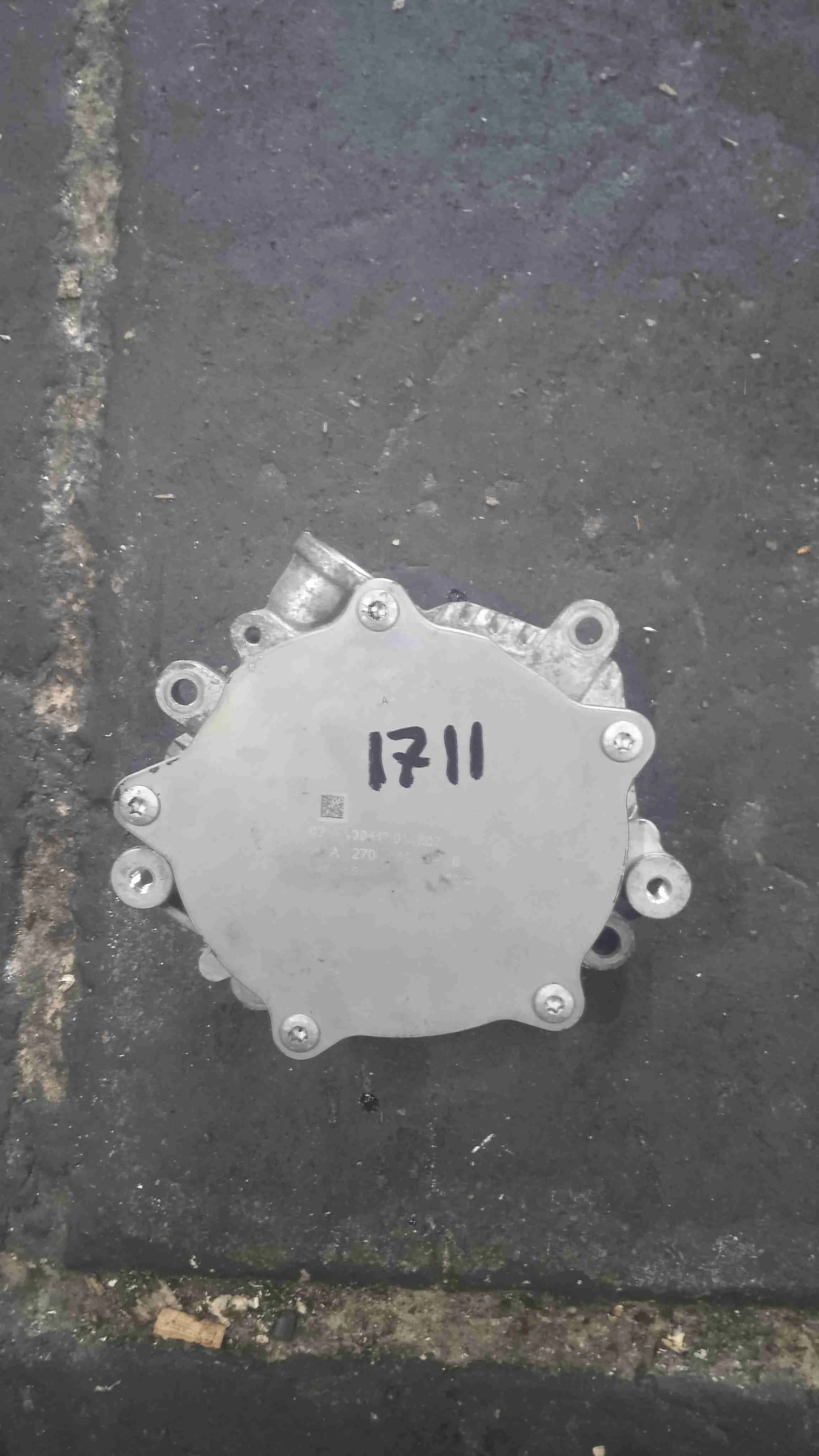 Насос вакуумный Mercedes-Benz W204/S204 (2006—2011) A2701800901
; A2701801001 274910