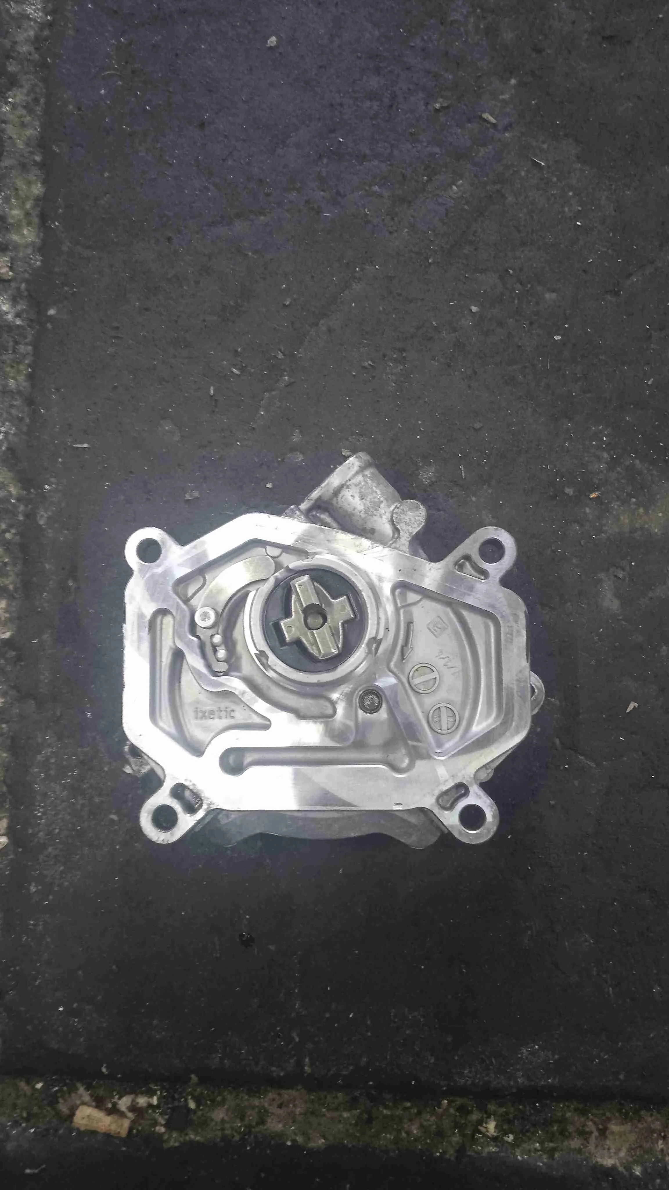 Насос вакуумный Mercedes-Benz W204/S204/С204 рестайлинг (2011—2015) A2701800901
 274910