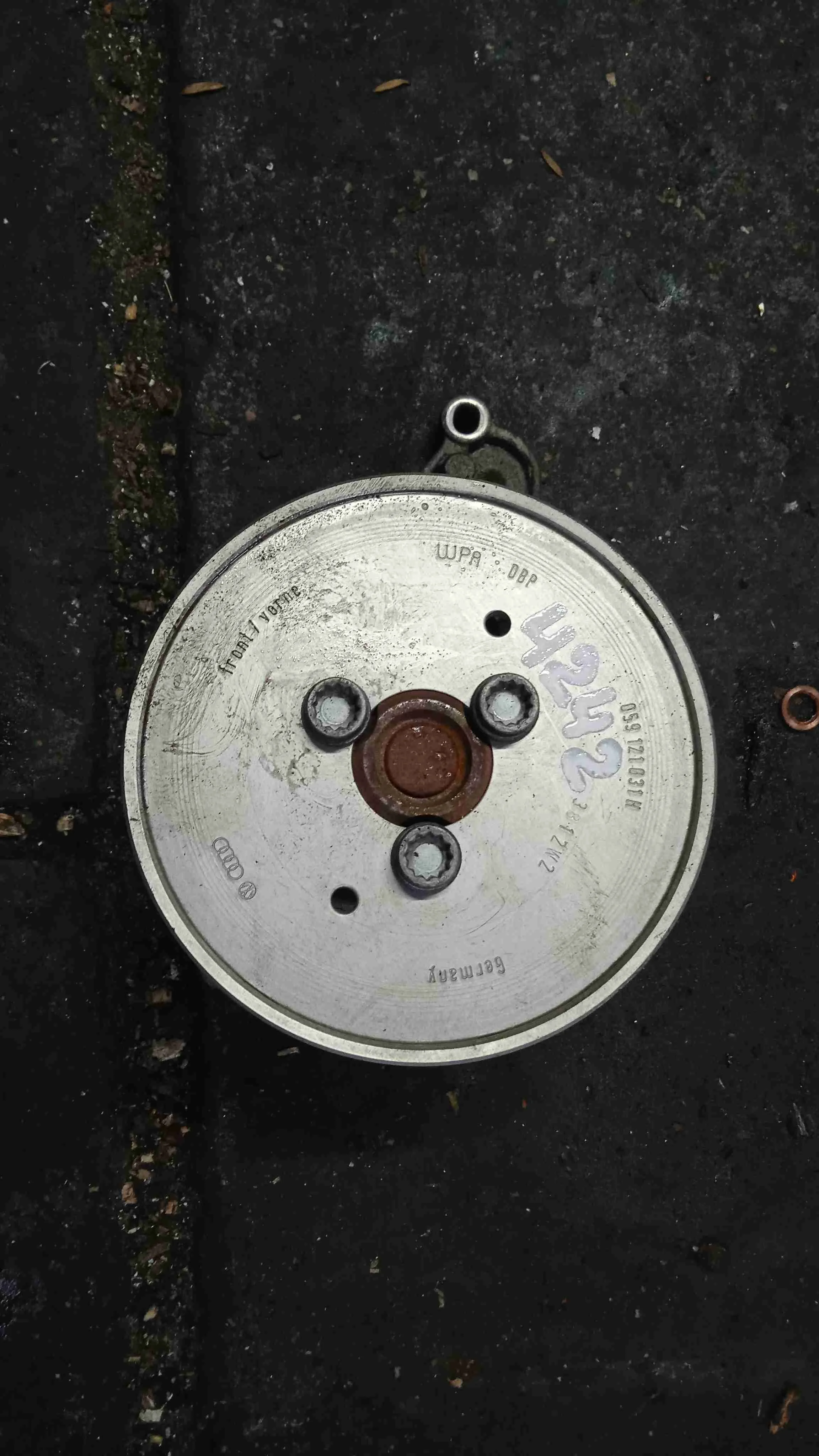 Помпа Audi B8 рестайлинг (2011—2015) 06E121005G
; 06E121018B CAM