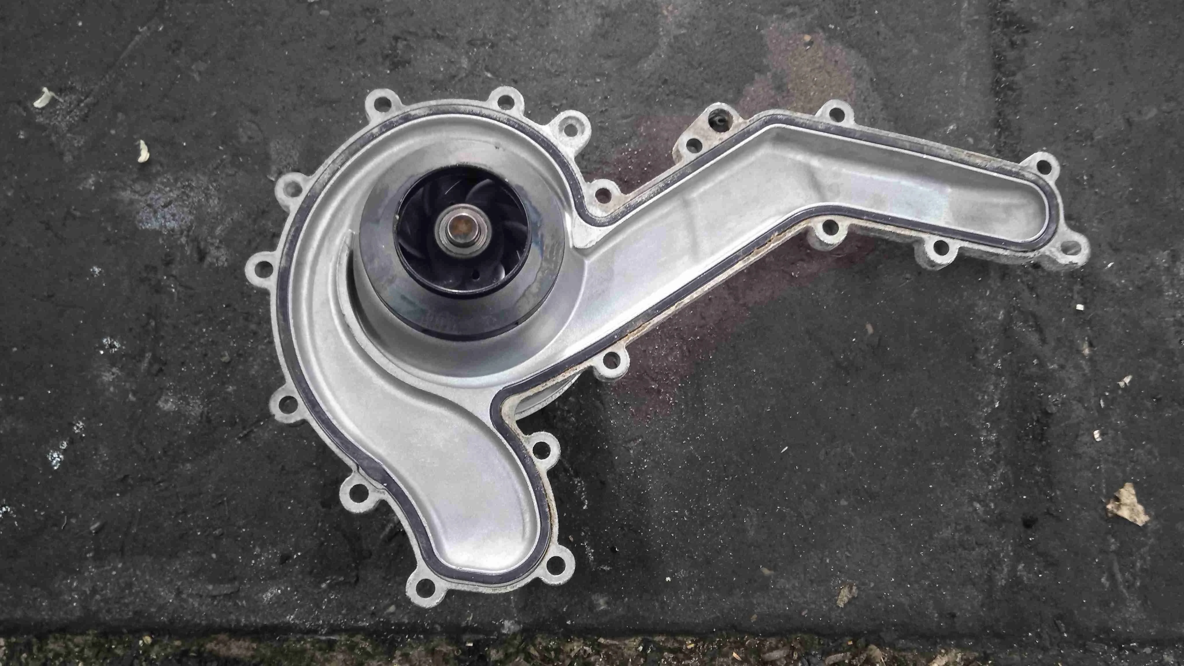 Помпа Audi 4M (2015—2020) 059121008T
; 059121008G CVM