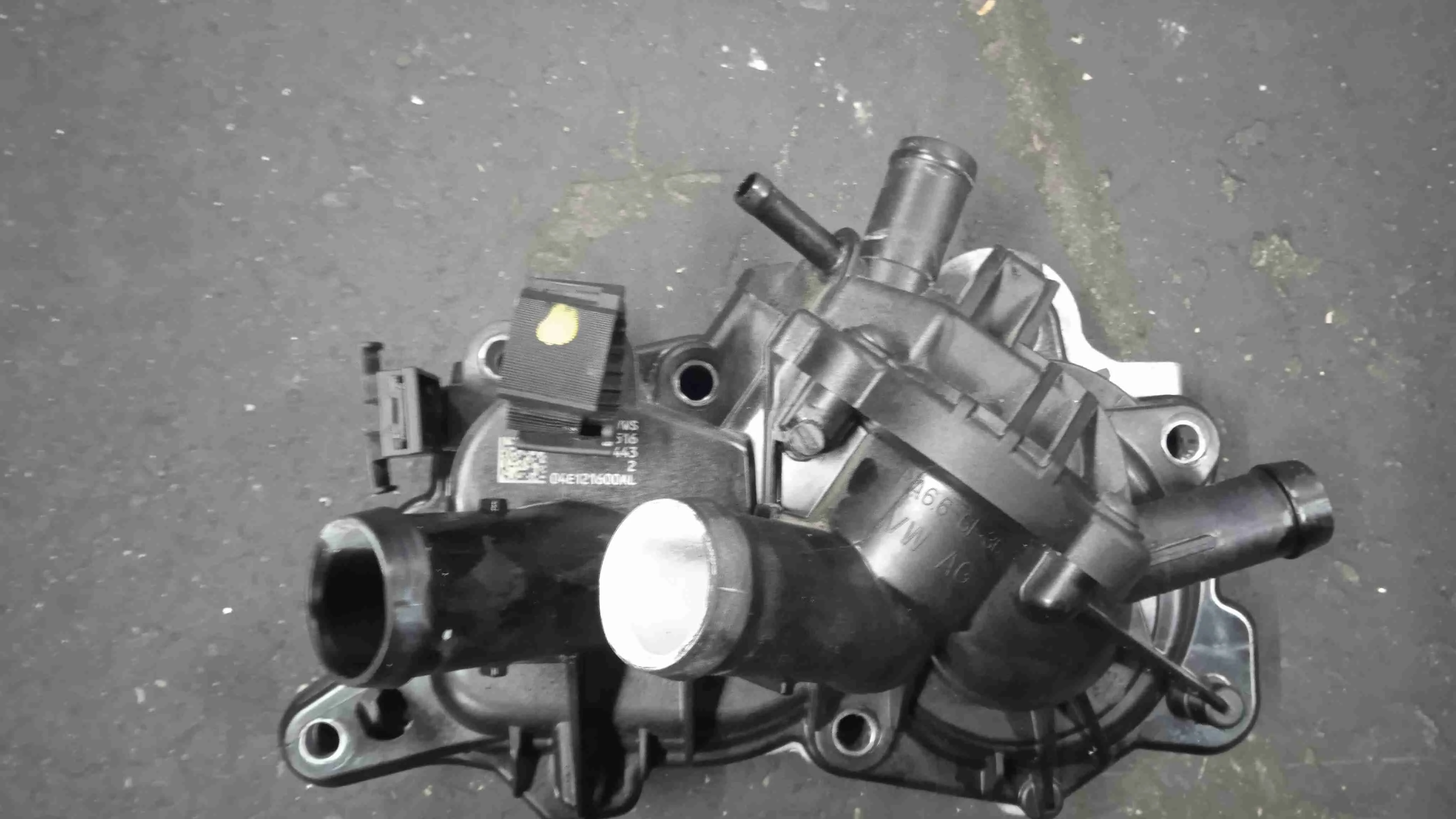 Помпа Volkswagen V (2009—2015) 04E121600AL
; 04E121600CS; 04E121600BD; 04E121600CB CJZ