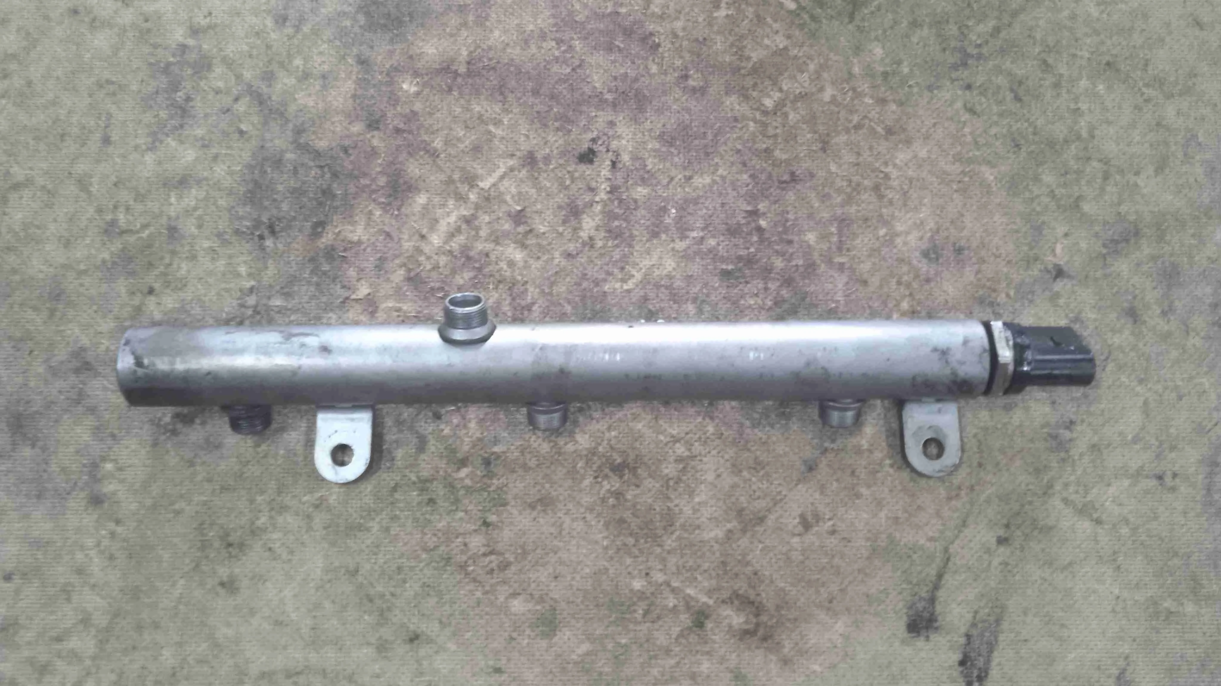 Топливная рампа Mercedes-Benz W221 (2005—2009) A6420703095
 642826