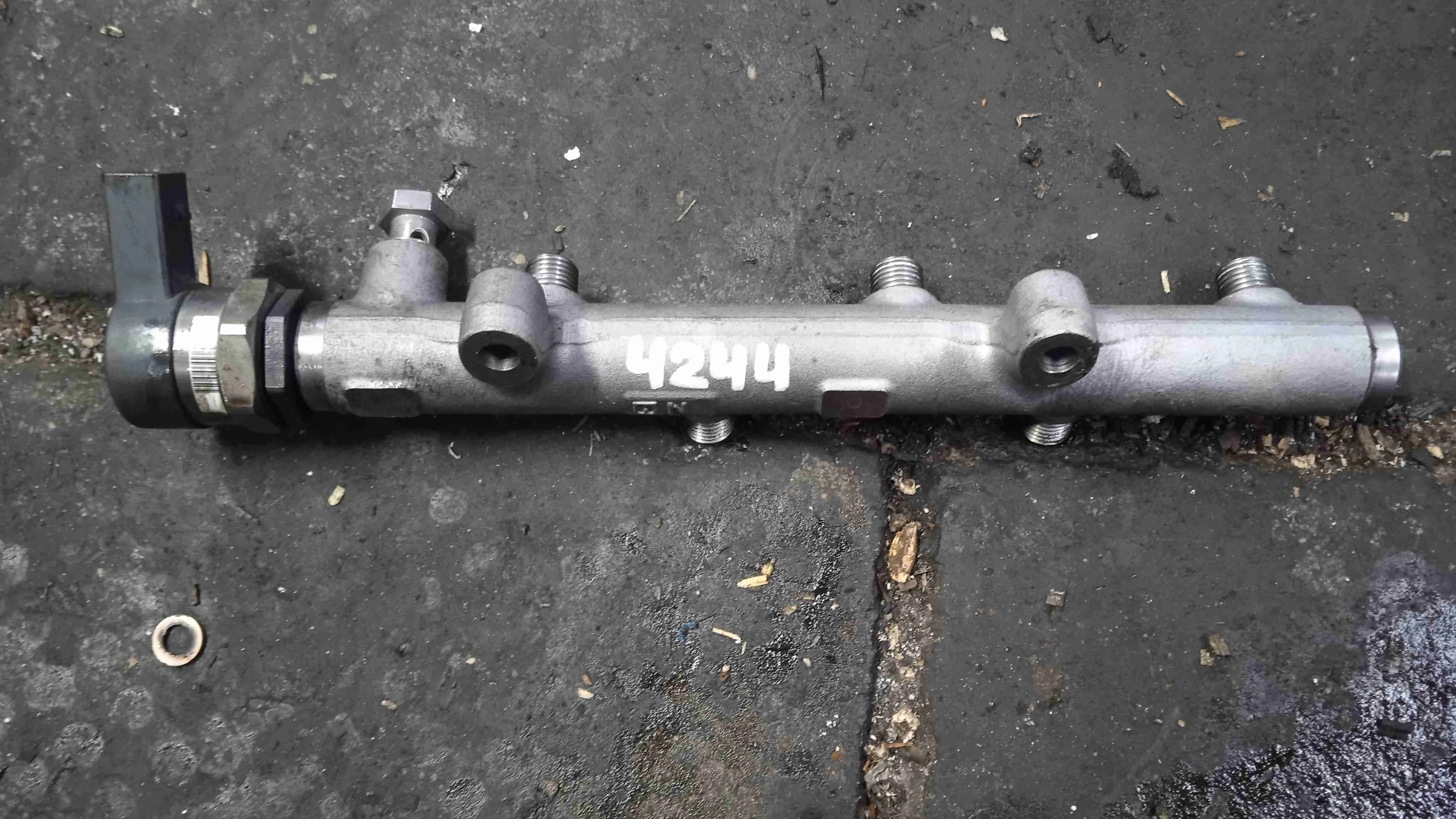 Топливная рампа Audi B9 (2015—2020) 059130090AH
 CAM